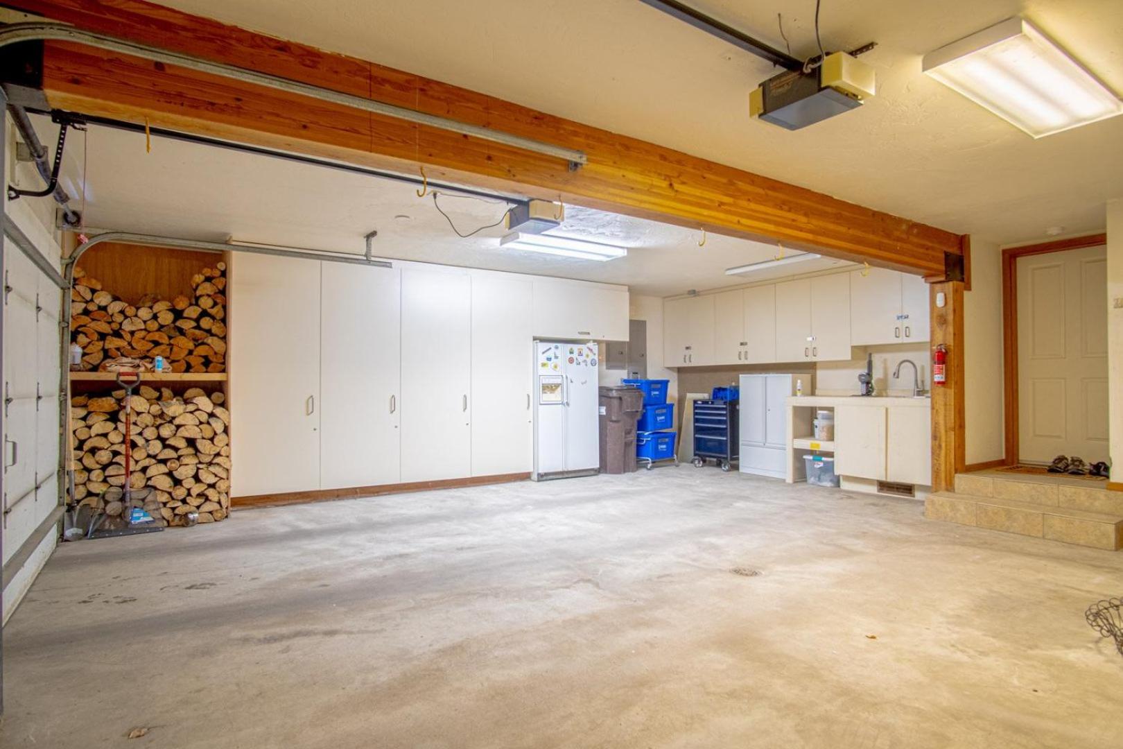 River House - 4BD Riverfront, Hot Tub, Near SV Ski Lifts!