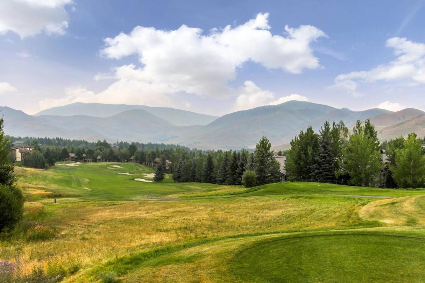 Elkhorn Bluff Condo + Complex & Resort Amenities