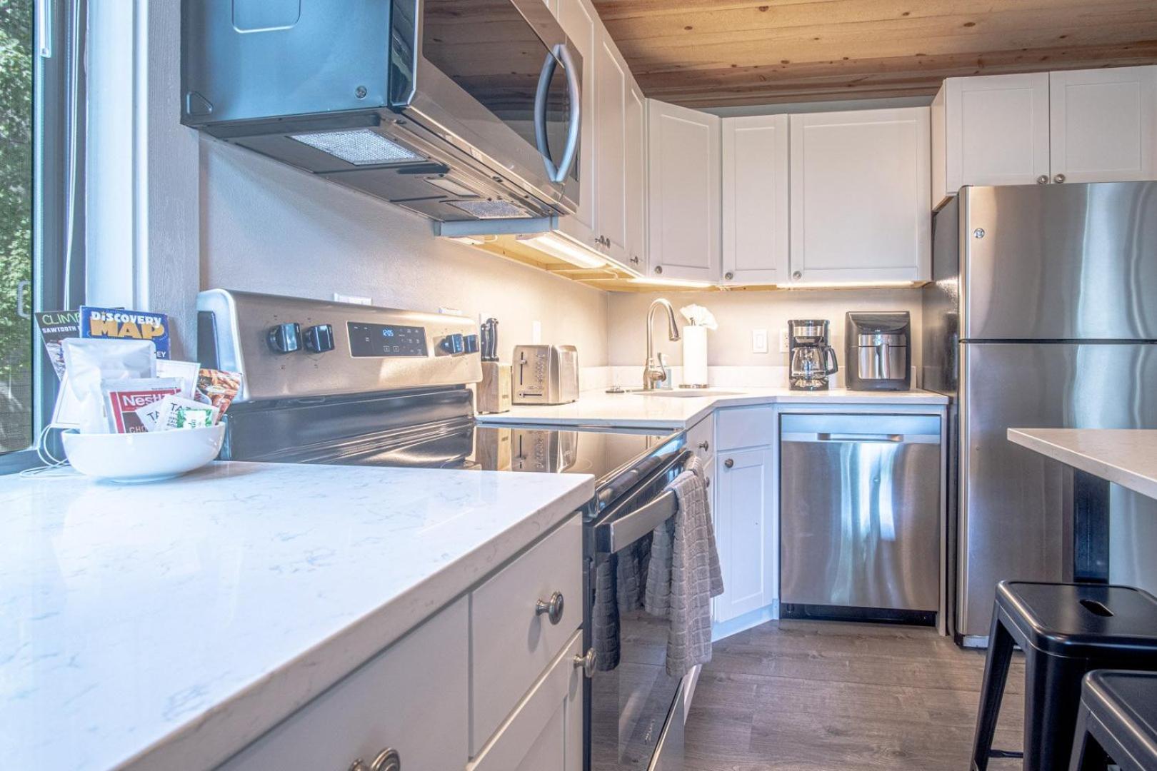 Modern Golf View Condo + Resort Amenities