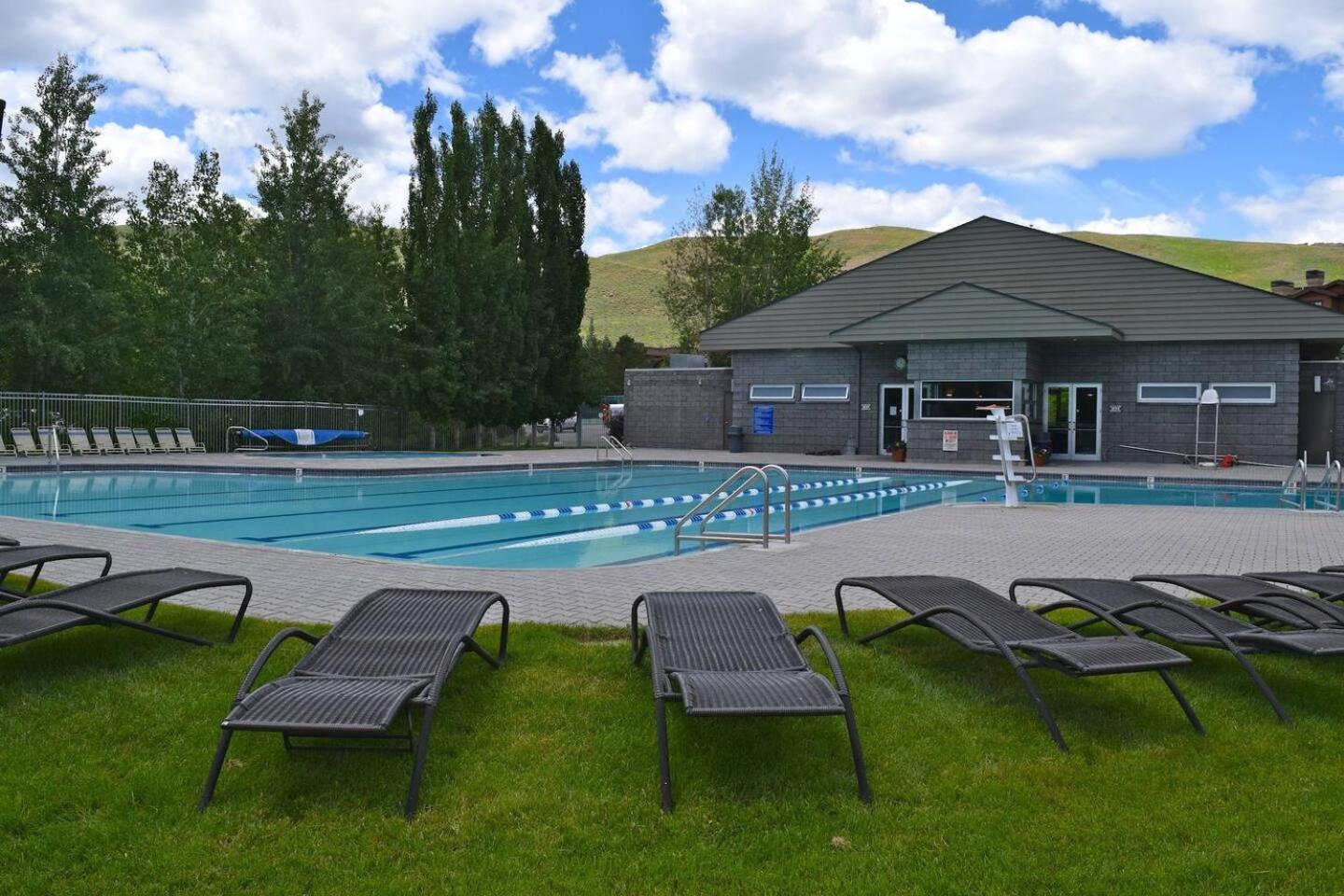 2BD Fairway Nine Golf Condo + FREE Resort Amenities