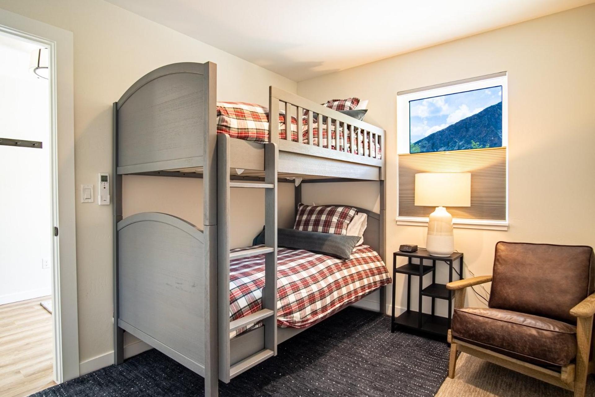 Mountain View Villa - Lux 3BD w/Roof Terrace - Downtown Hailey