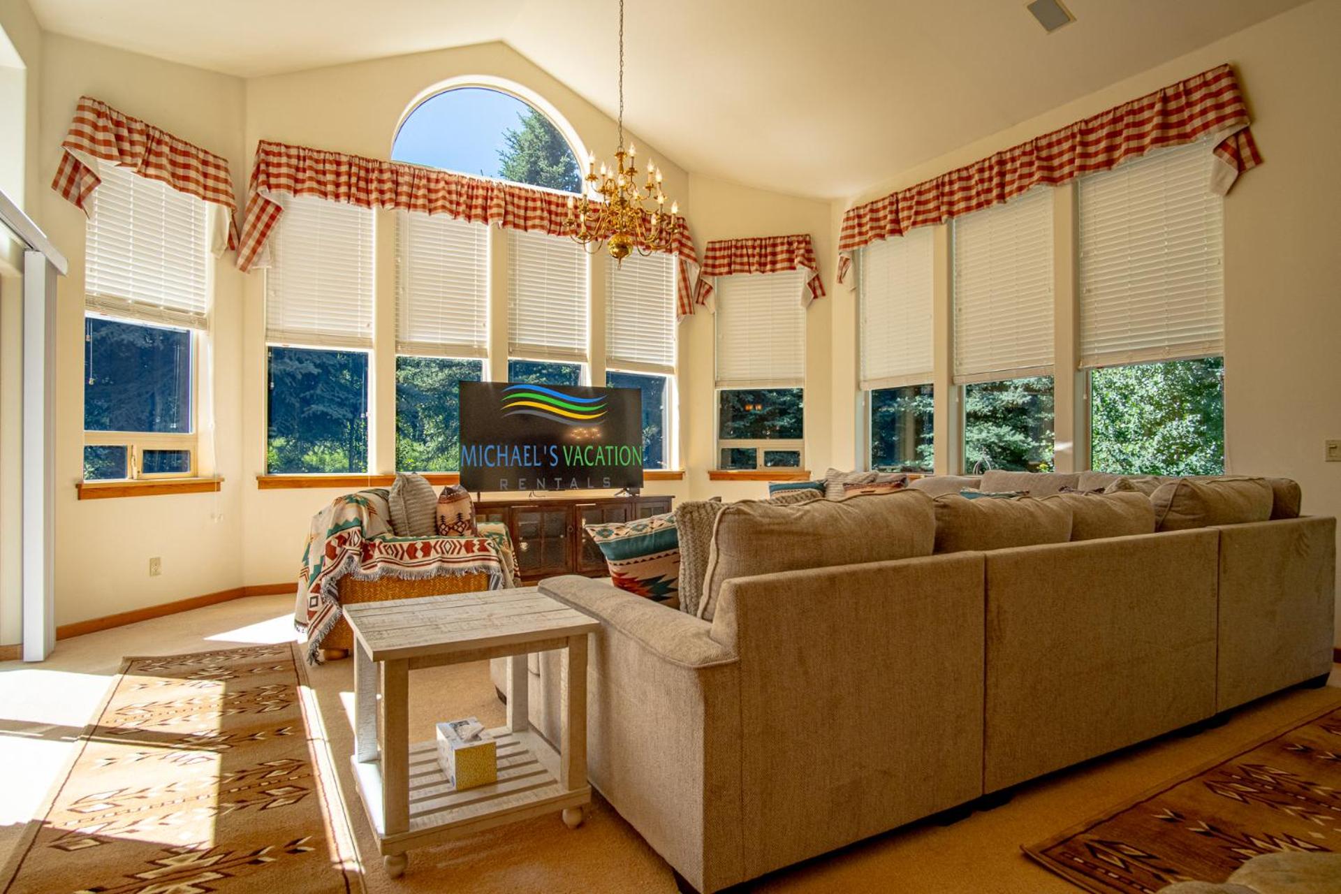 Sunflower Lane - 4BD Sun Valley Retreat + Resort Amenities