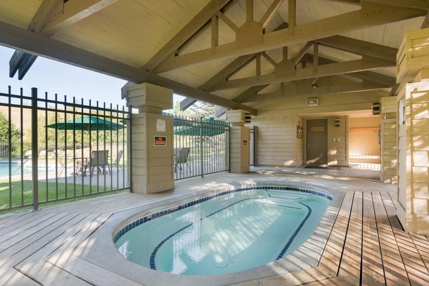 2BD Fairway Nine Golf Condo + FREE Resort Amenities