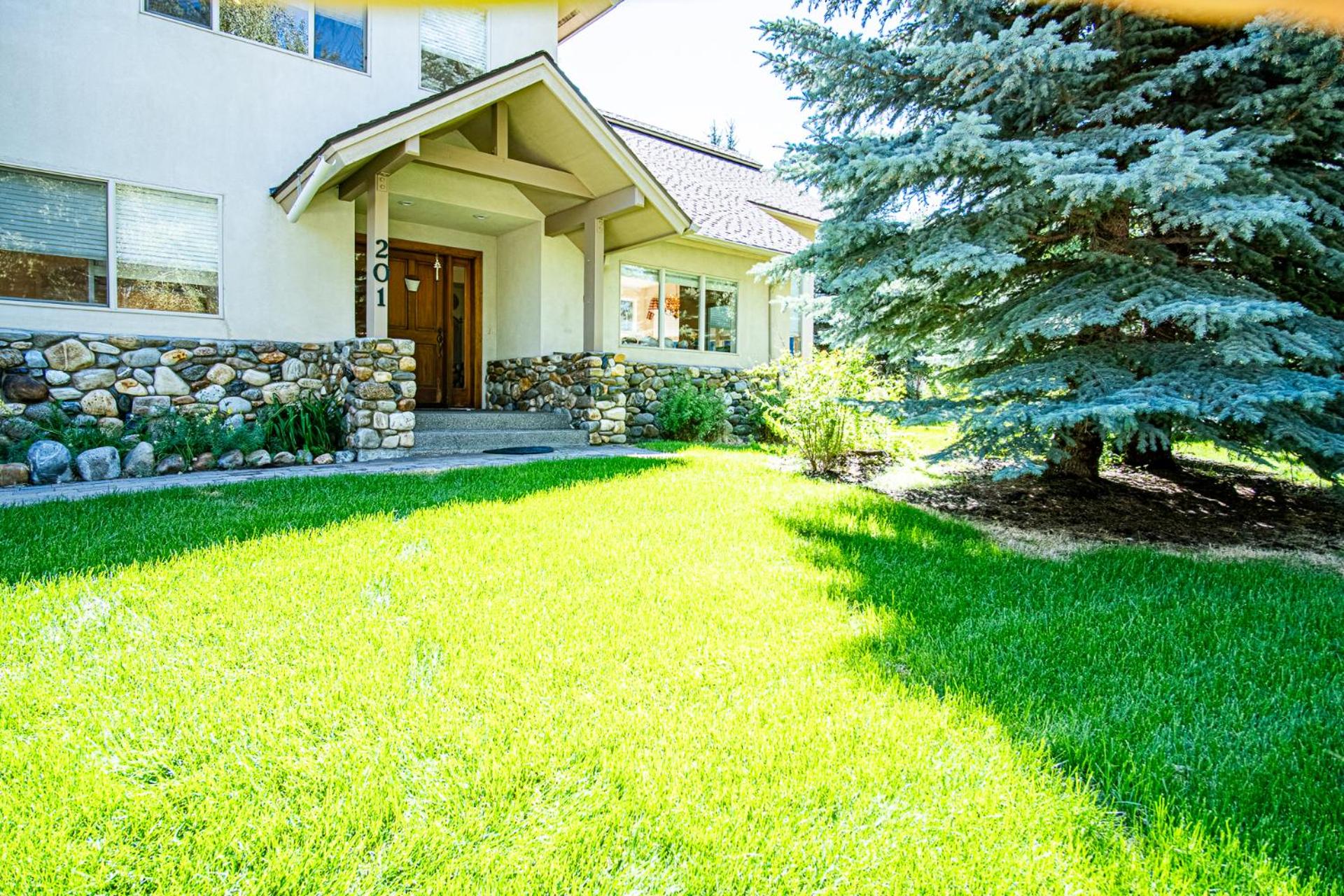 Sunflower Lane - 4BD Sun Valley Retreat + Resort Amenities