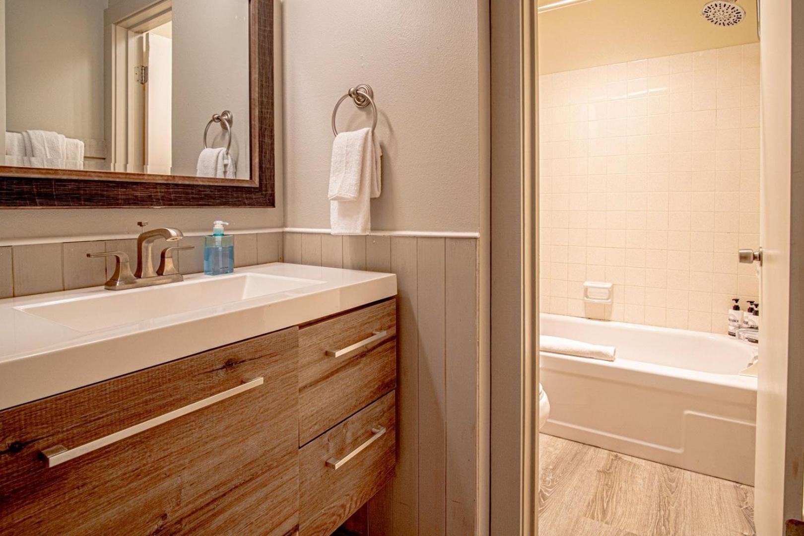 Modern Golf View Condo + Resort Amenities