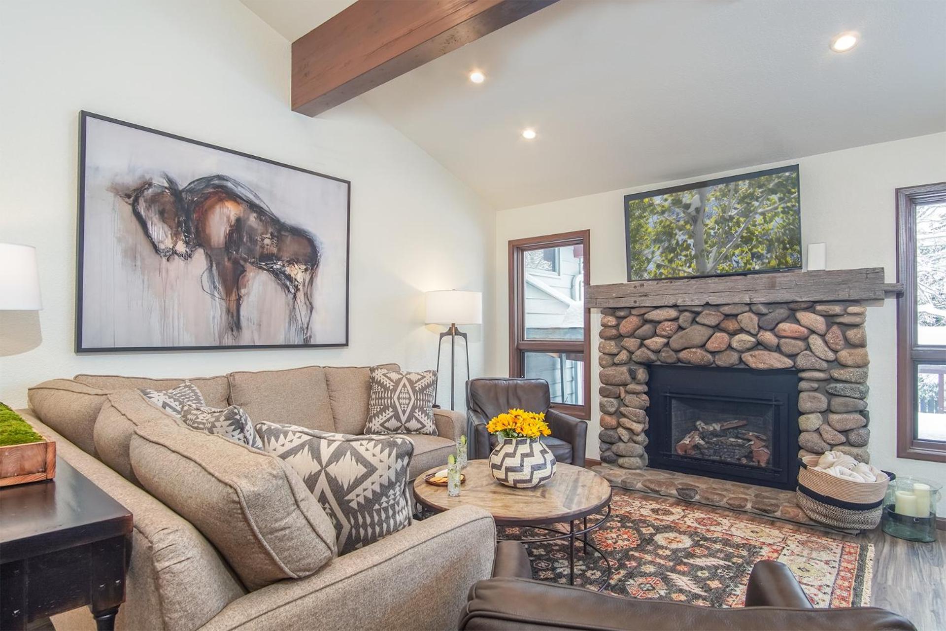 Skiway Chalet - Next to Warm Springs Lifts - Close to Natural Hot Springs
