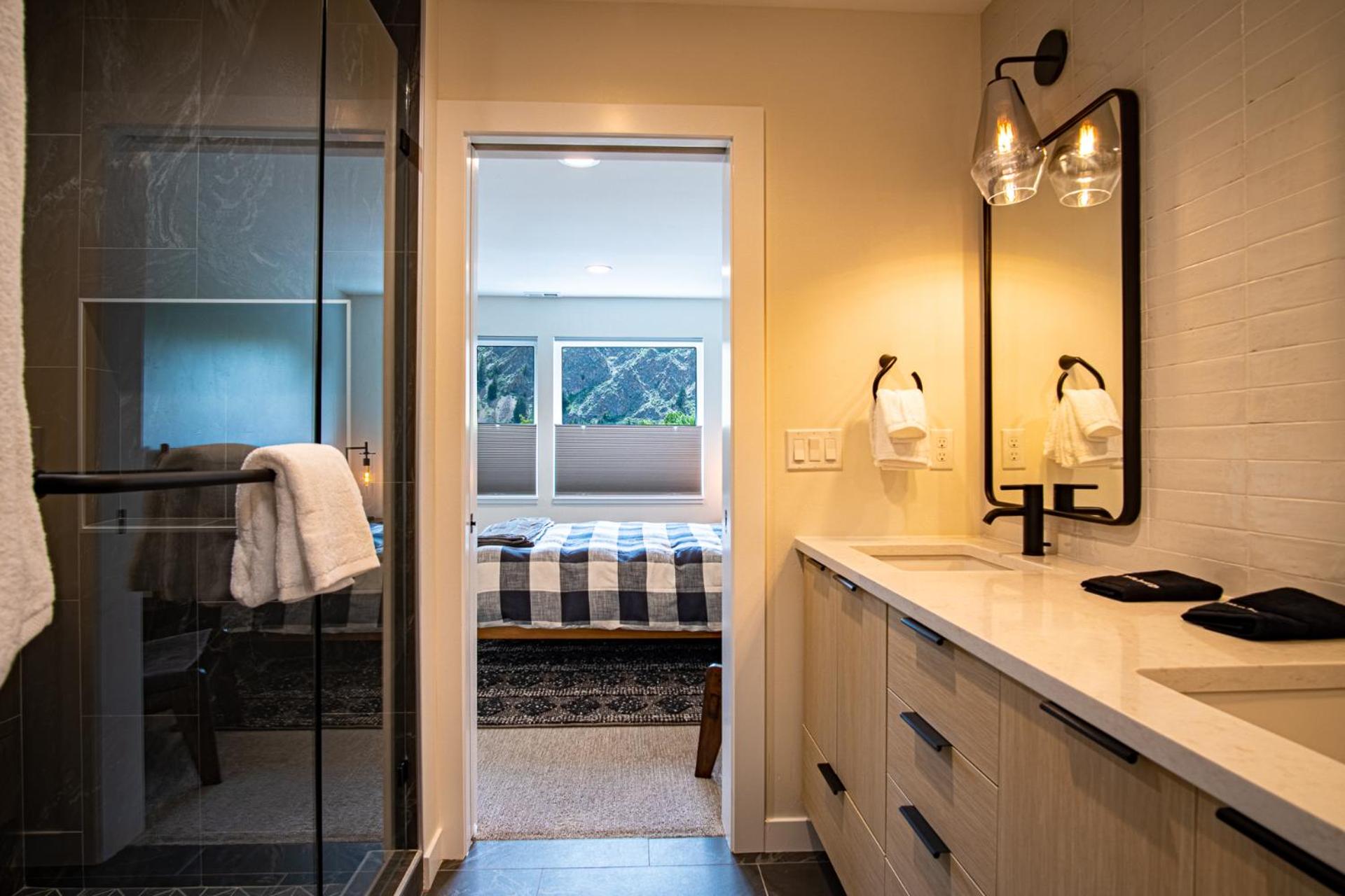 Mountain View Villa - Lux 3BD w/Roof Terrace - Downtown Hailey