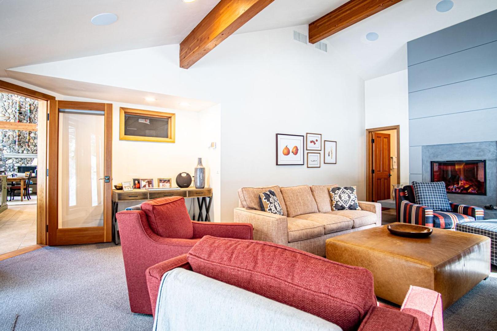River House - 4BD Riverfront, Hot Tub, Near SV Ski Lifts!