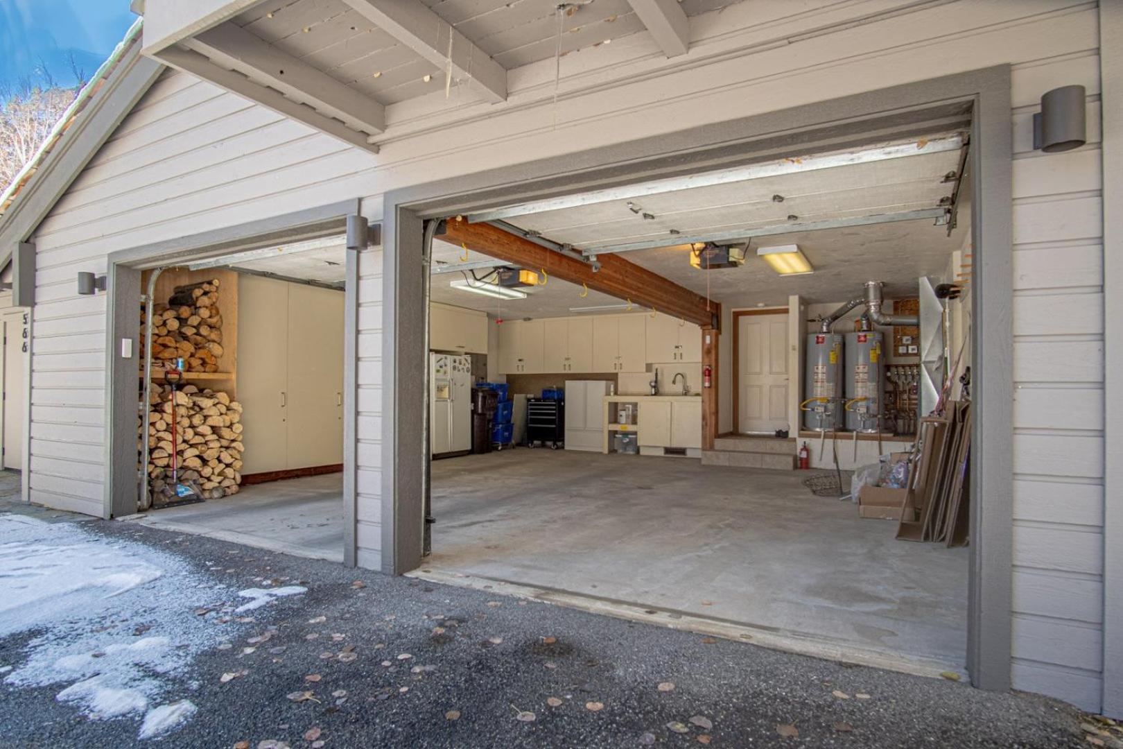 River House - 4BD Riverfront, Hot Tub, Near SV Ski Lifts!