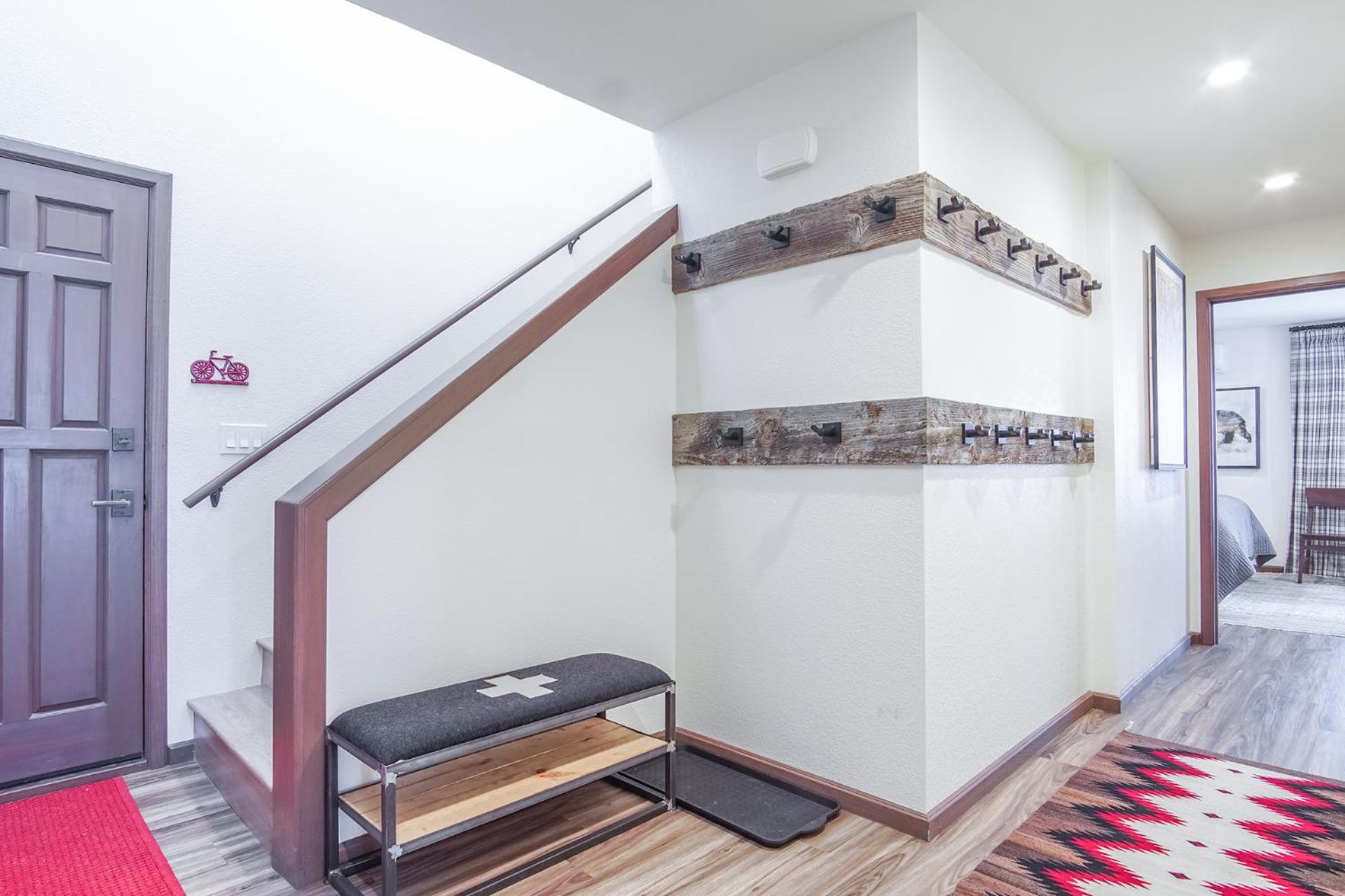 Skiway Chalet - Next to Warm Springs Lifts - Close to Natural Hot Springs