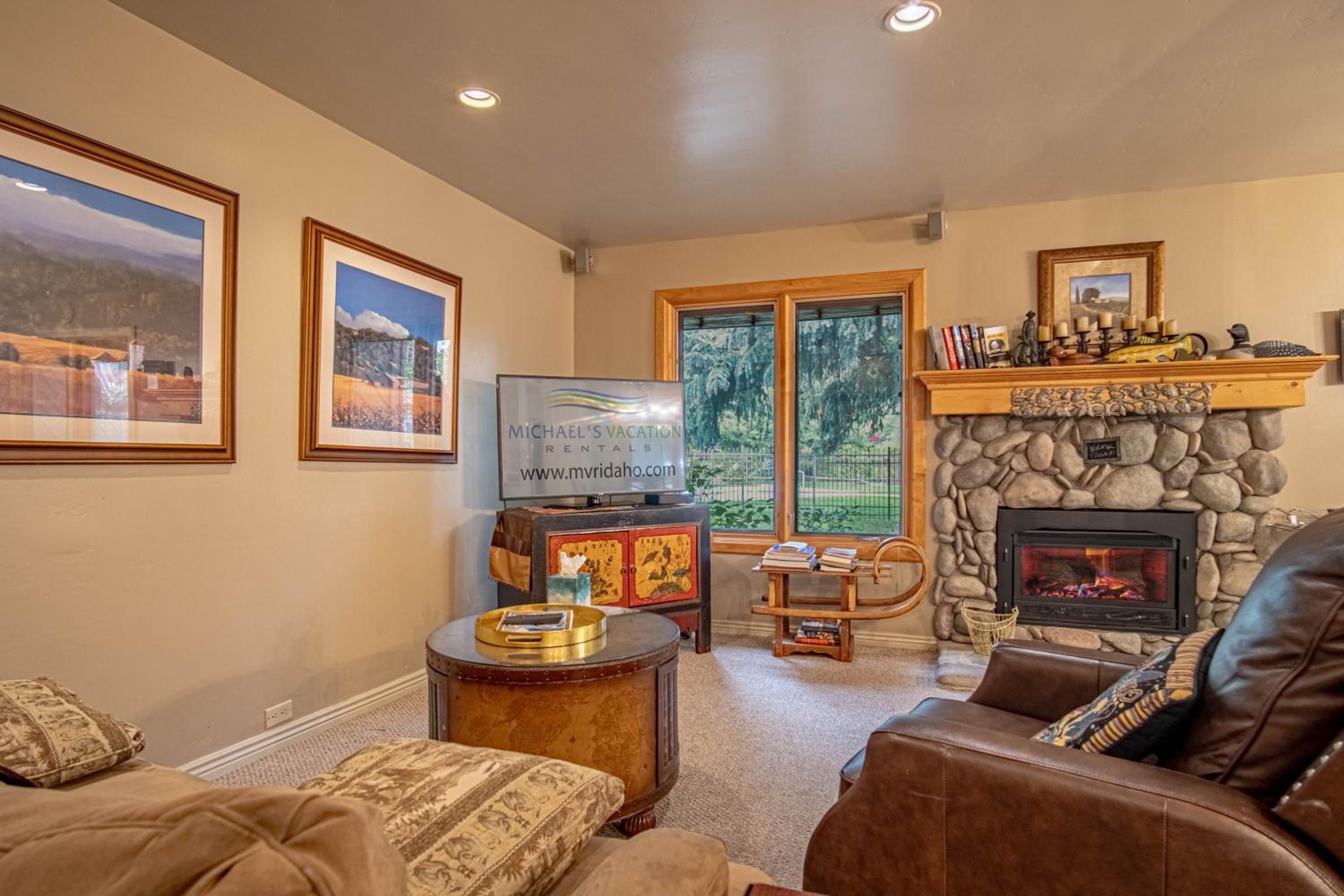 SV155 - Walk to Lifts & Town - Hot Tub & Pool