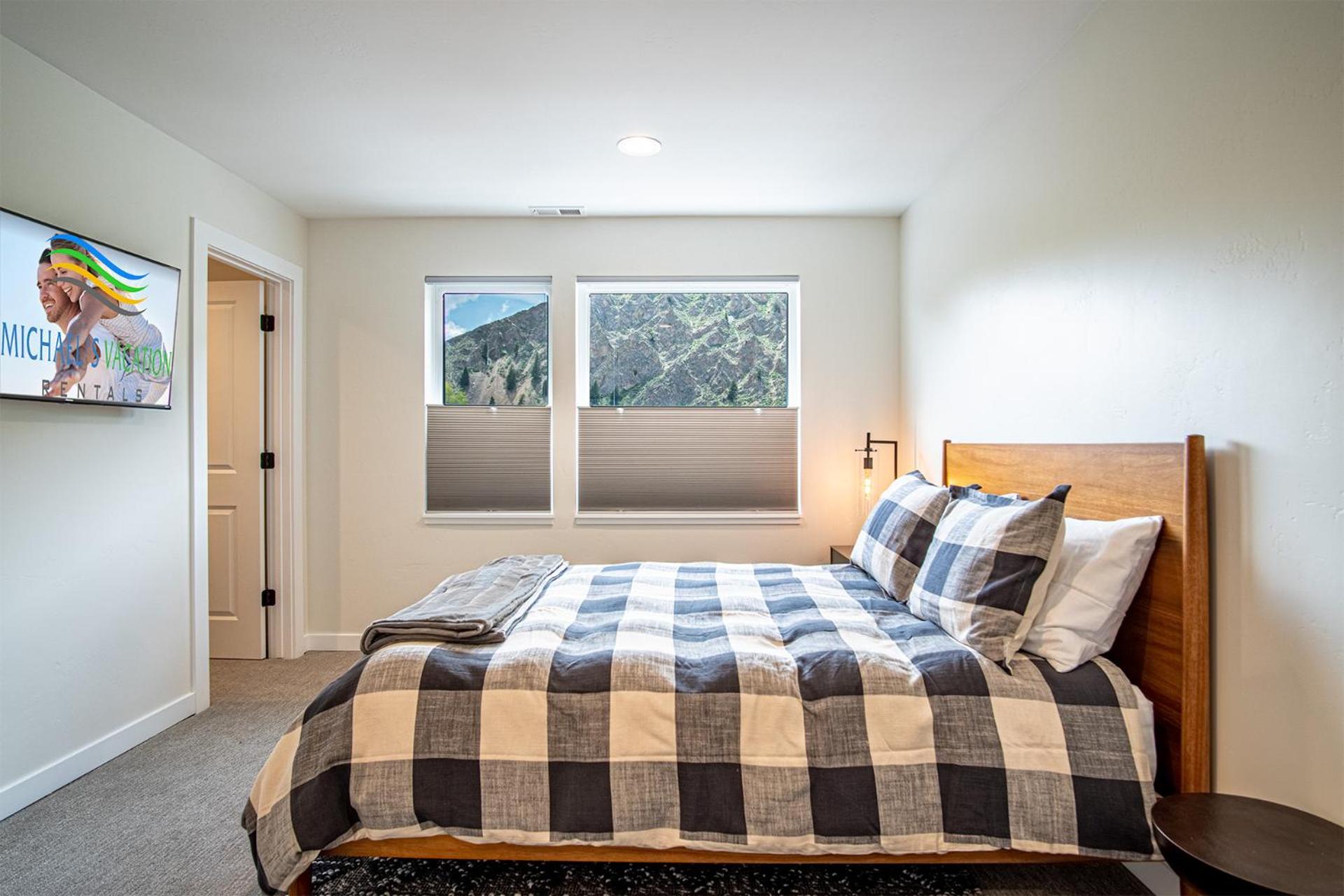 Mountain View Villa - Lux 3BD w/Roof Terrace - Downtown Hailey