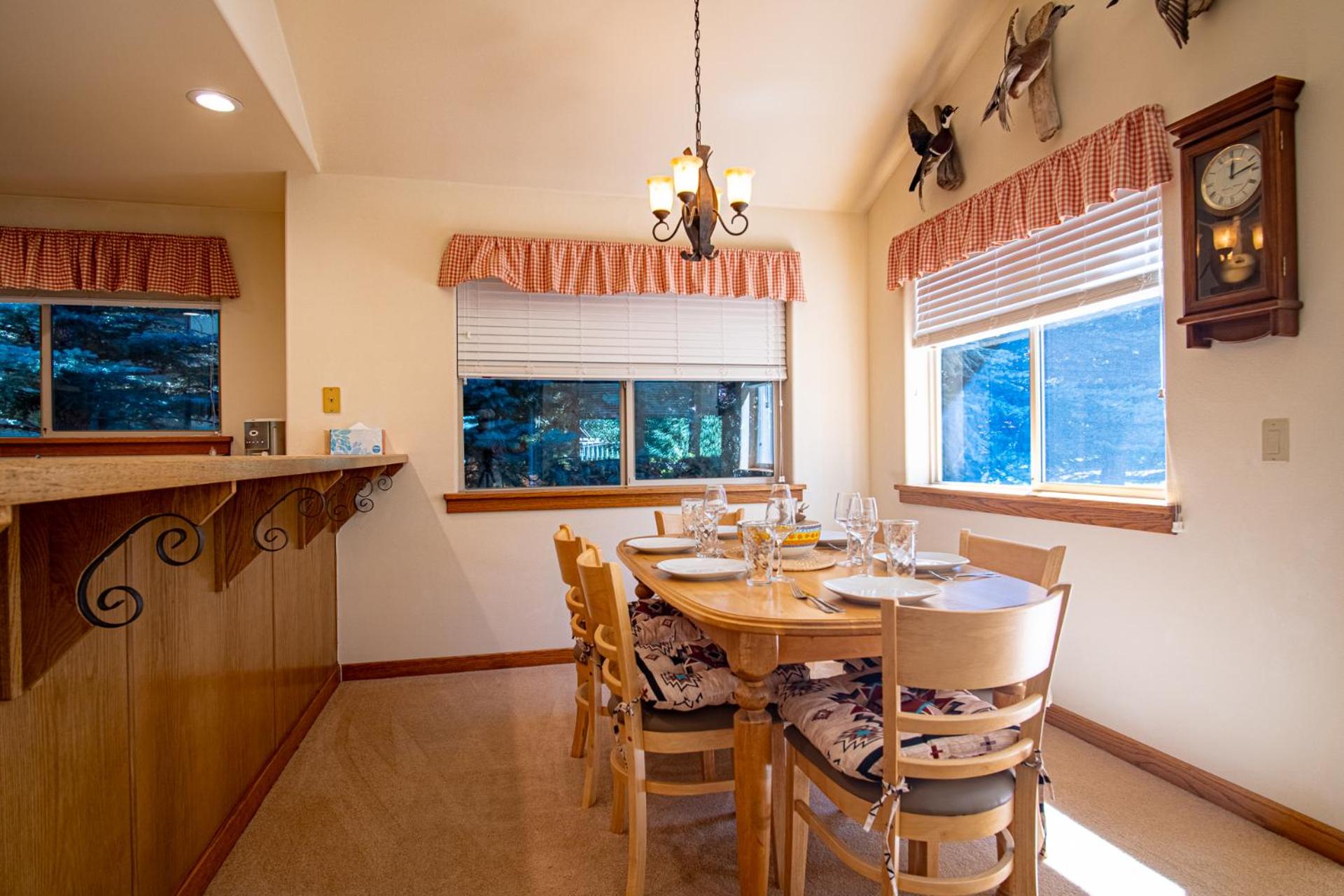 Sunflower Lane - 4BD Sun Valley Retreat + Resort Amenities