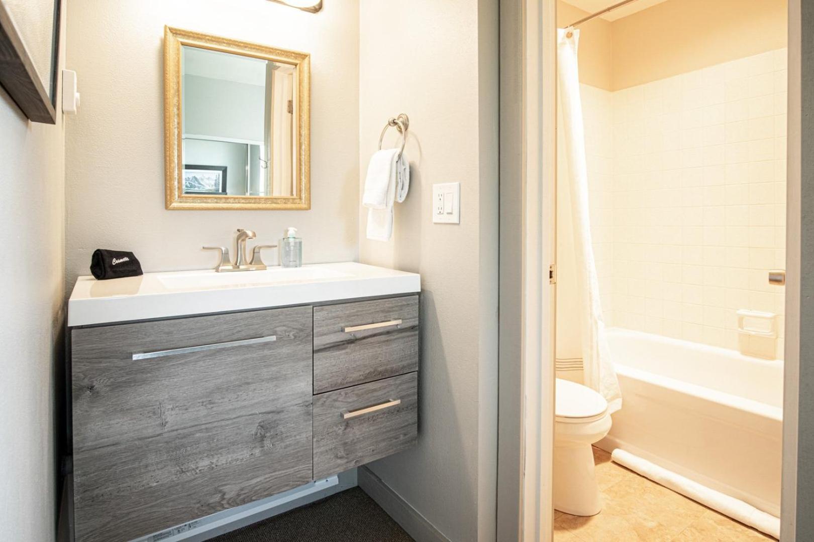 Modern Golf View Condo + Resort Amenities