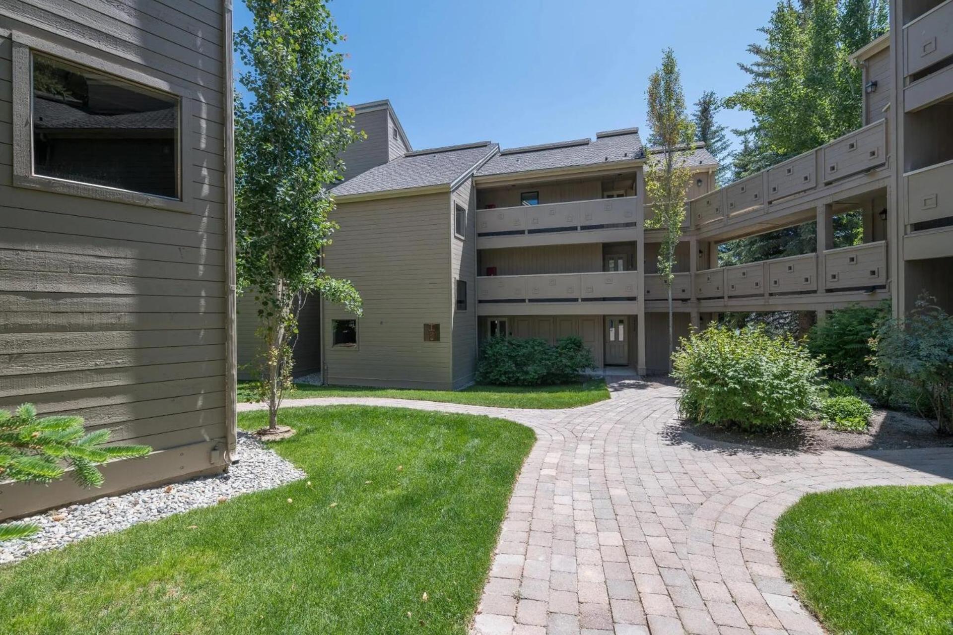 Modern Golf View Condo + Resort Amenities