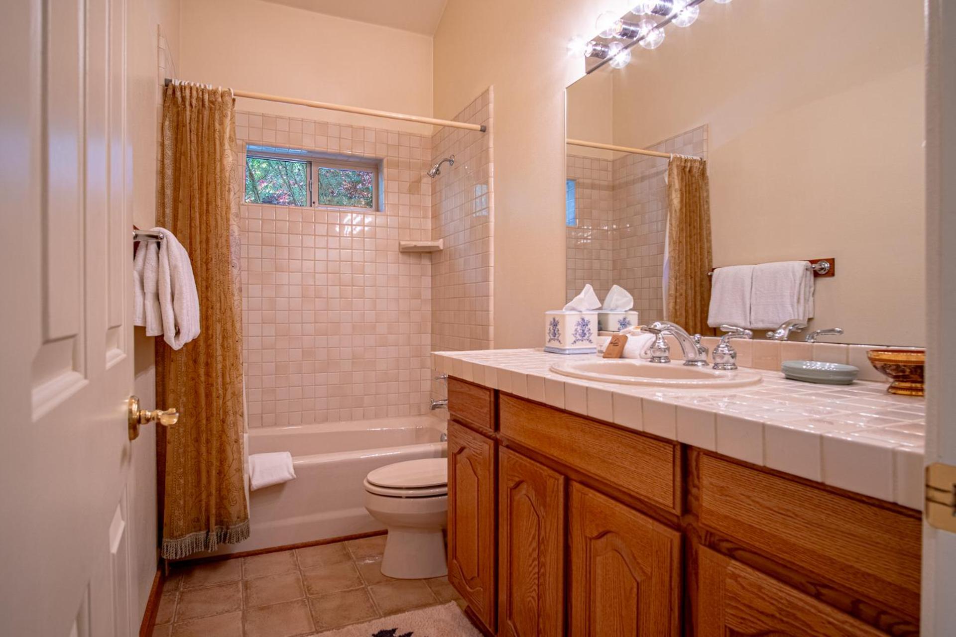 Sunflower Lane - 4BD Sun Valley Retreat + Resort Amenities