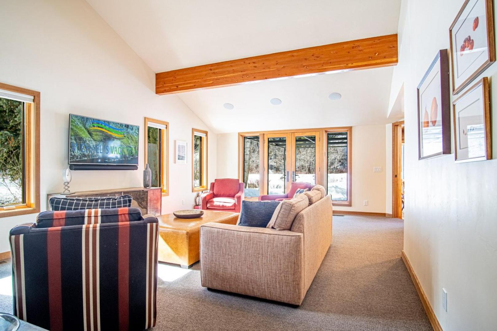 River House - 4BD Riverfront, Hot Tub, Near SV Ski Lifts!