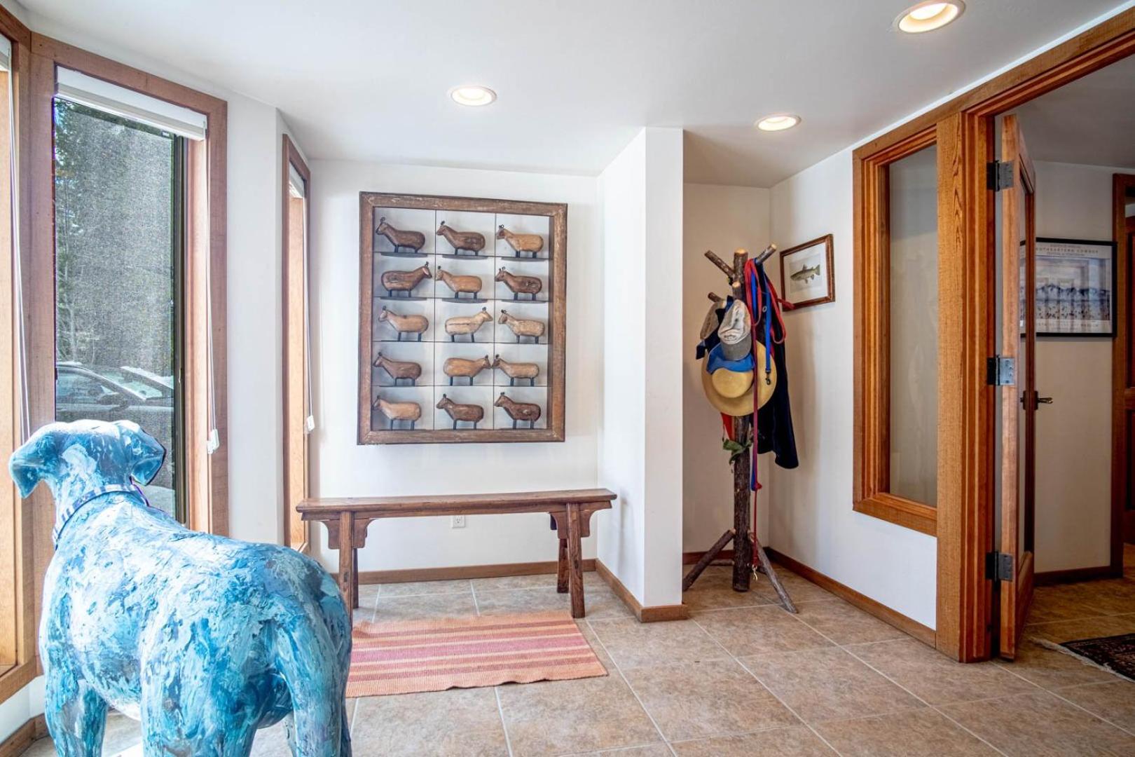 River House - 4BD Riverfront, Hot Tub, Near SV Ski Lifts!