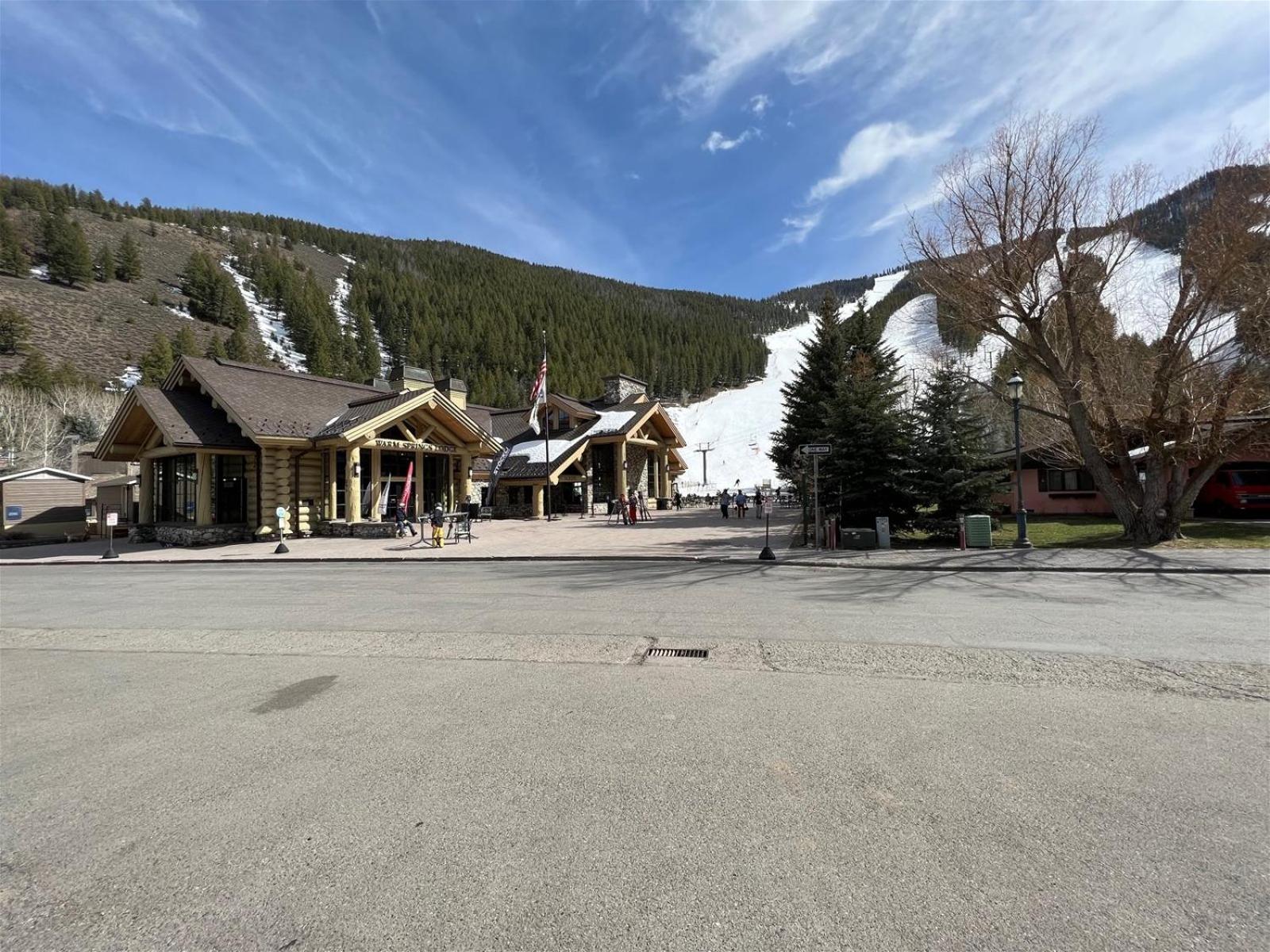 Skiway Chalet - Next to Warm Springs Lifts - Close to Natural Hot Springs