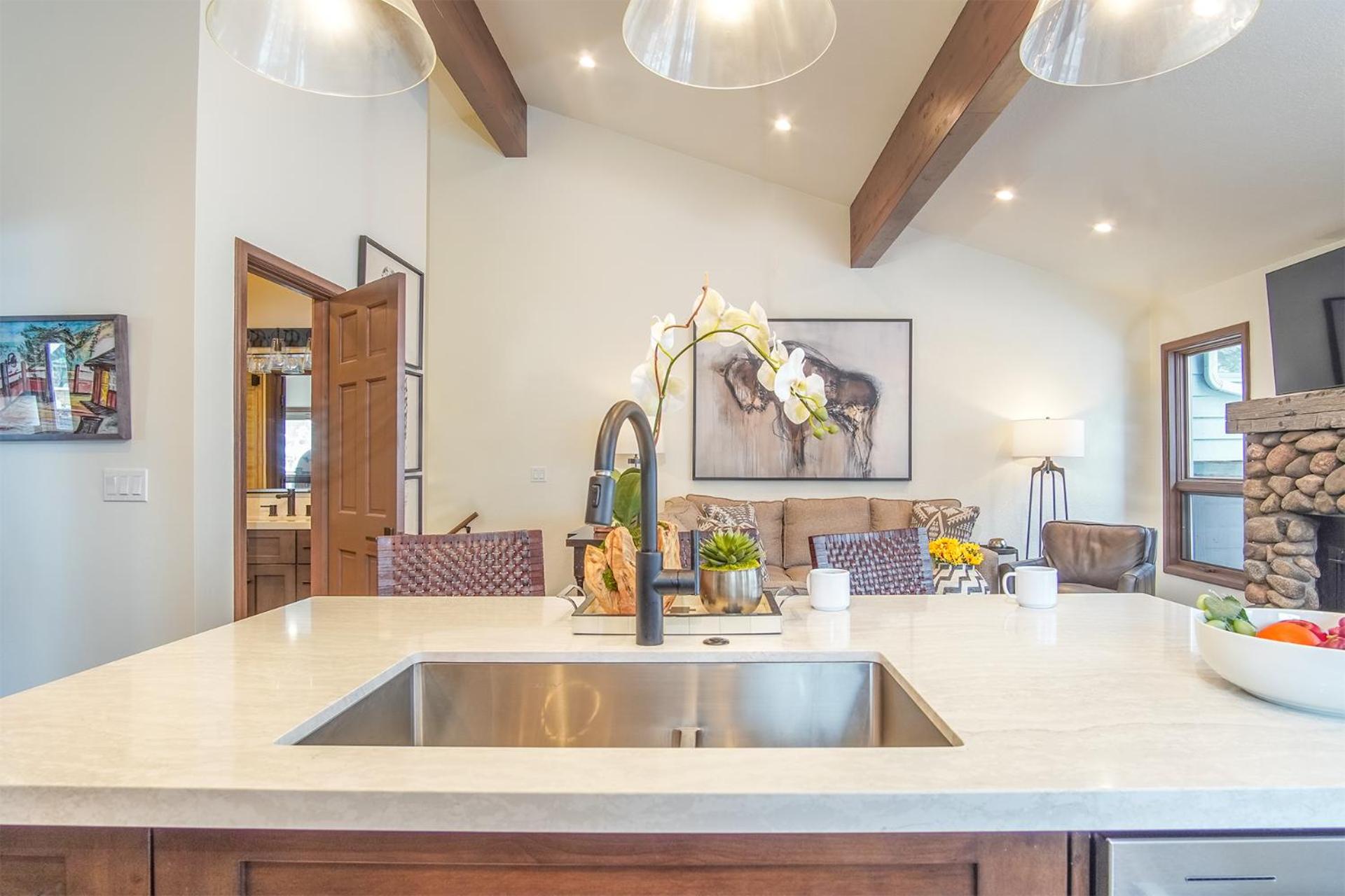 Skiway Chalet - Next to Warm Springs Lifts - Close to Natural Hot Springs