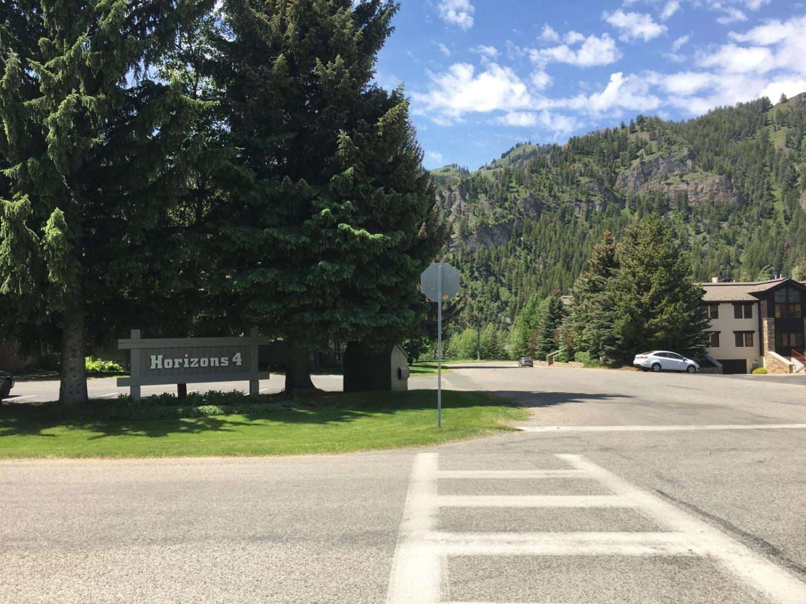 SV155 - Walk to Lifts & Town - Hot Tub & Pool