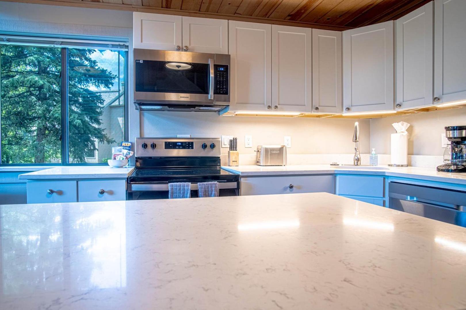 Modern Golf View Condo + Resort Amenities