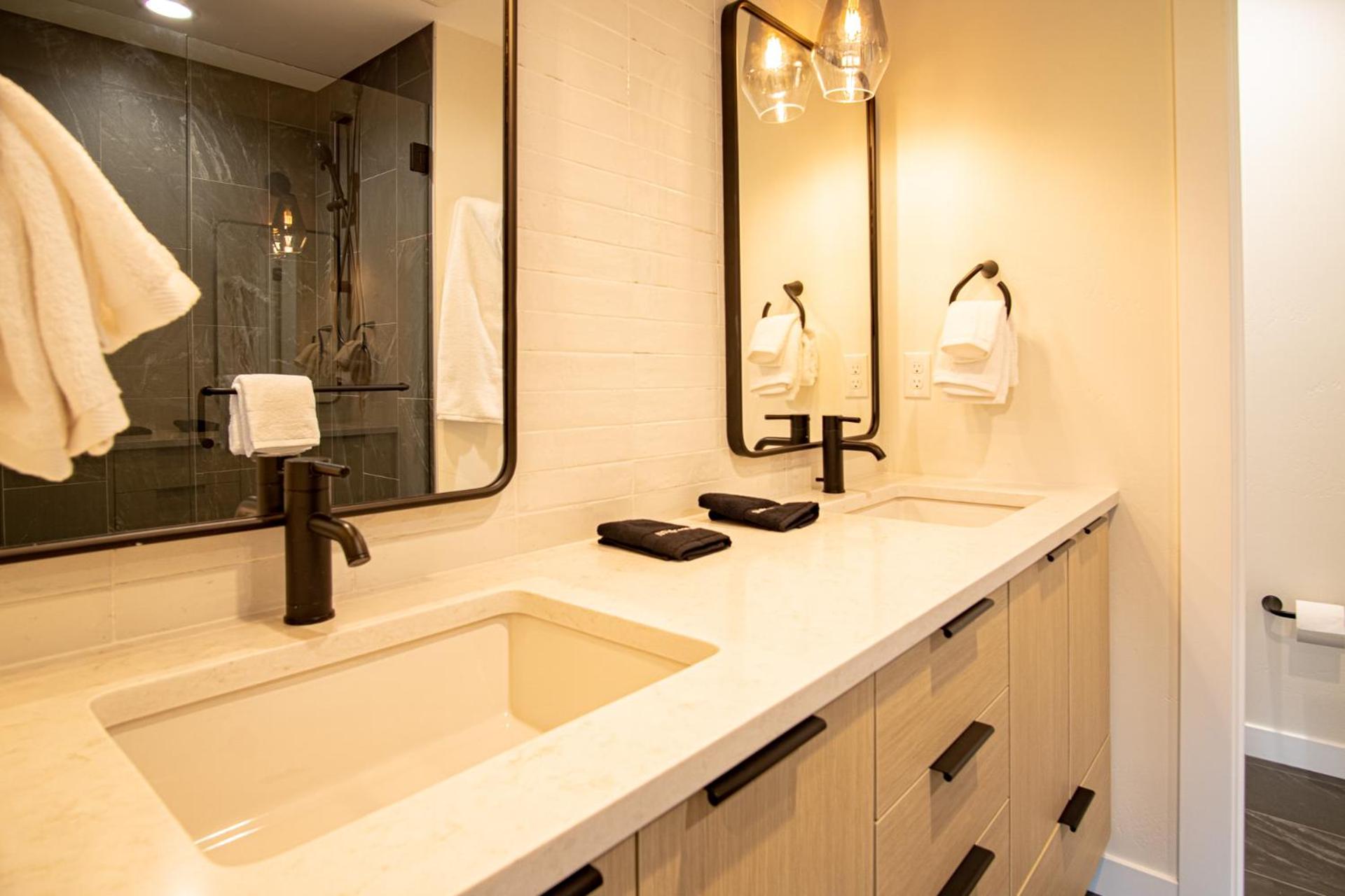 Mountain View Villa - Lux 3BD w/Roof Terrace - Downtown Hailey