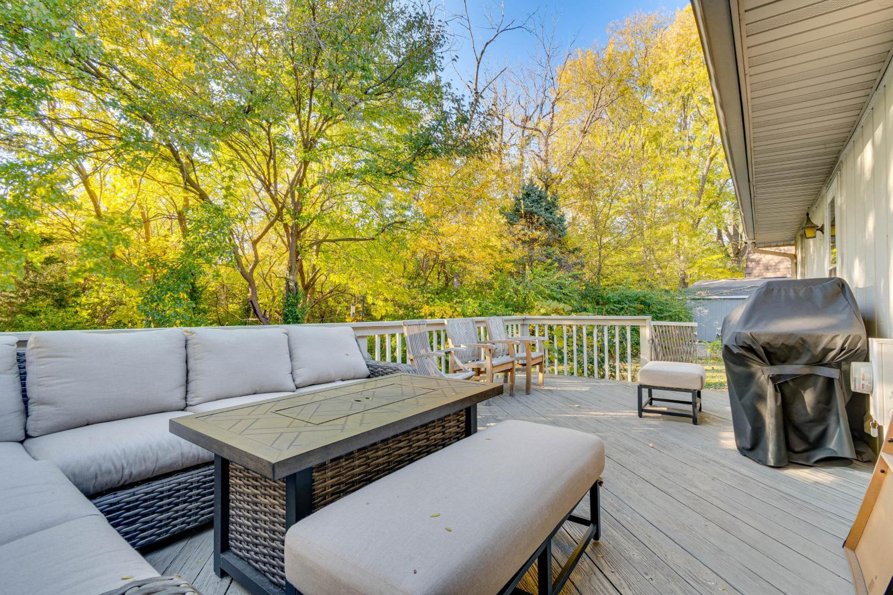 4 Mi to Capitol Spacious Springfield Home with Deck