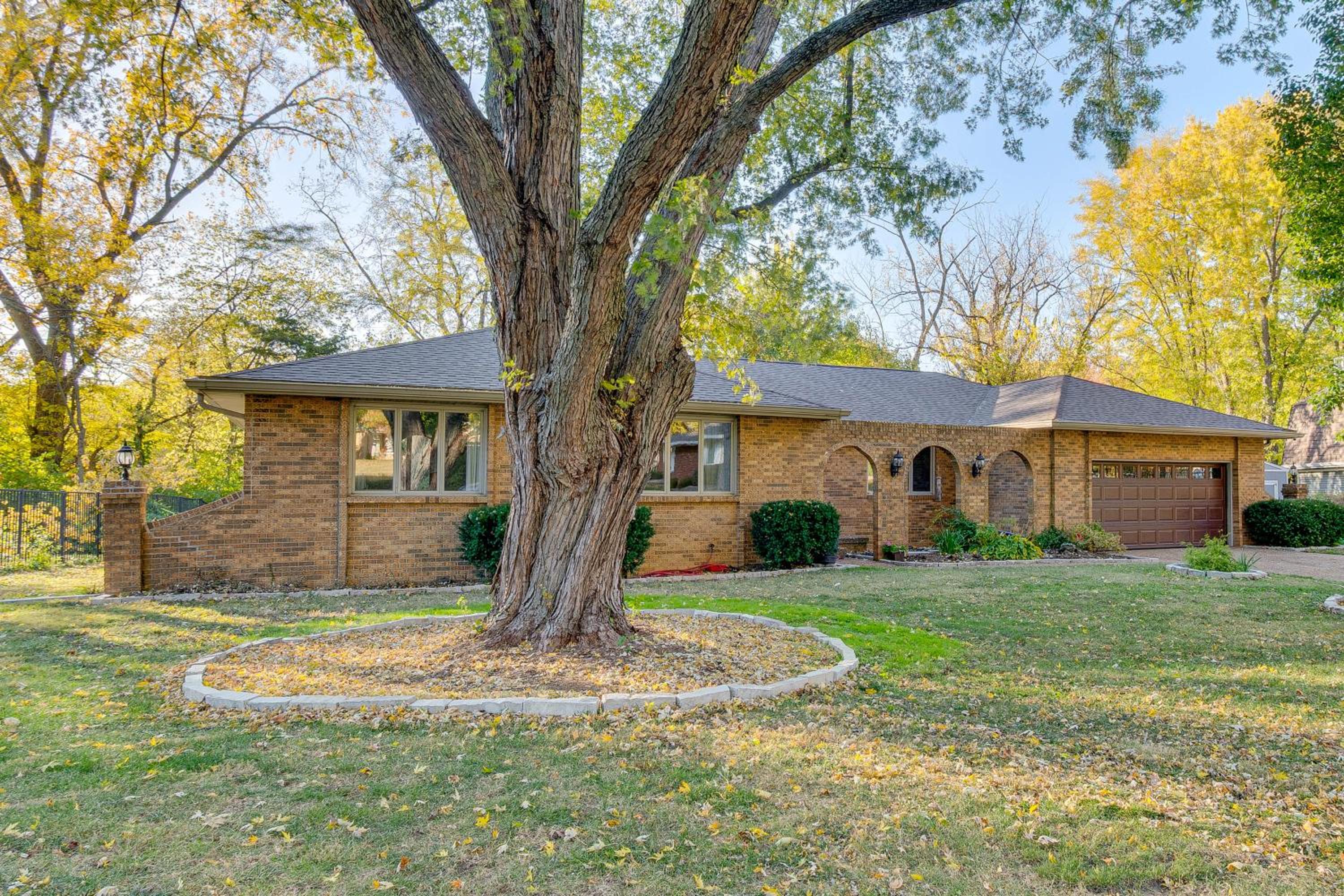 4 Mi to Capitol Spacious Springfield Home with Deck
