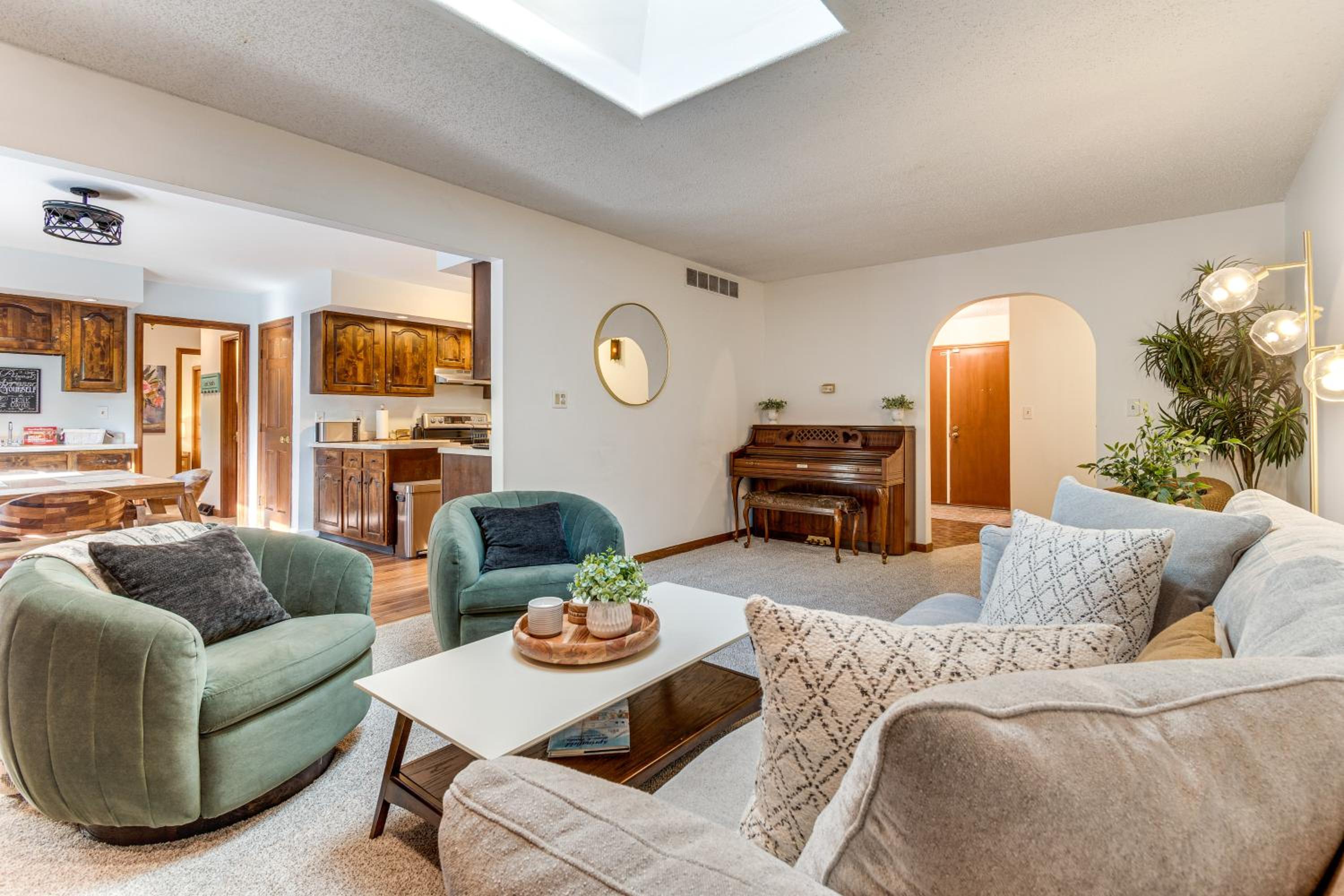 4 Mi to Capitol Spacious Springfield Home with Deck
