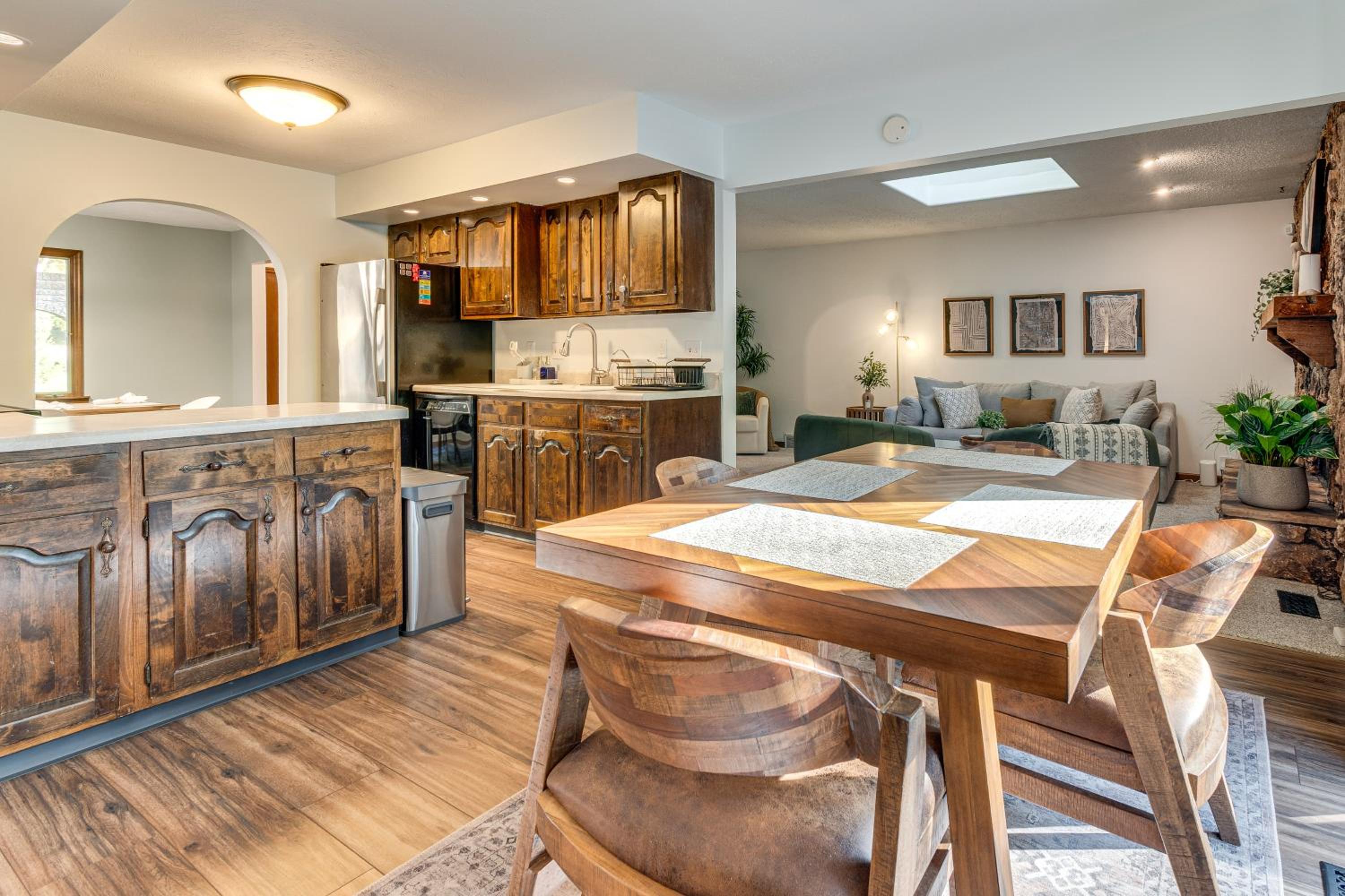 4 Mi to Capitol Spacious Springfield Home with Deck