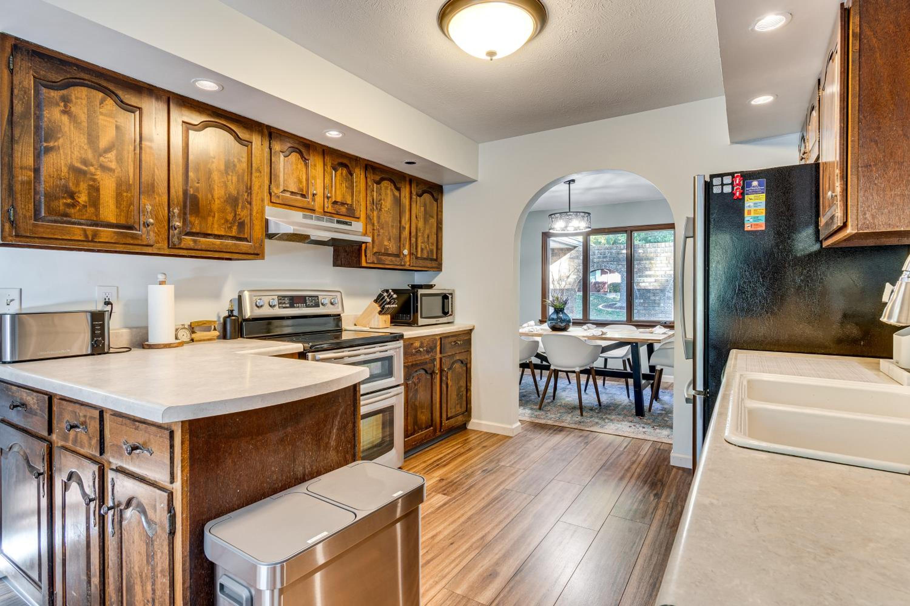 4 Mi to Capitol Spacious Springfield Home with Deck