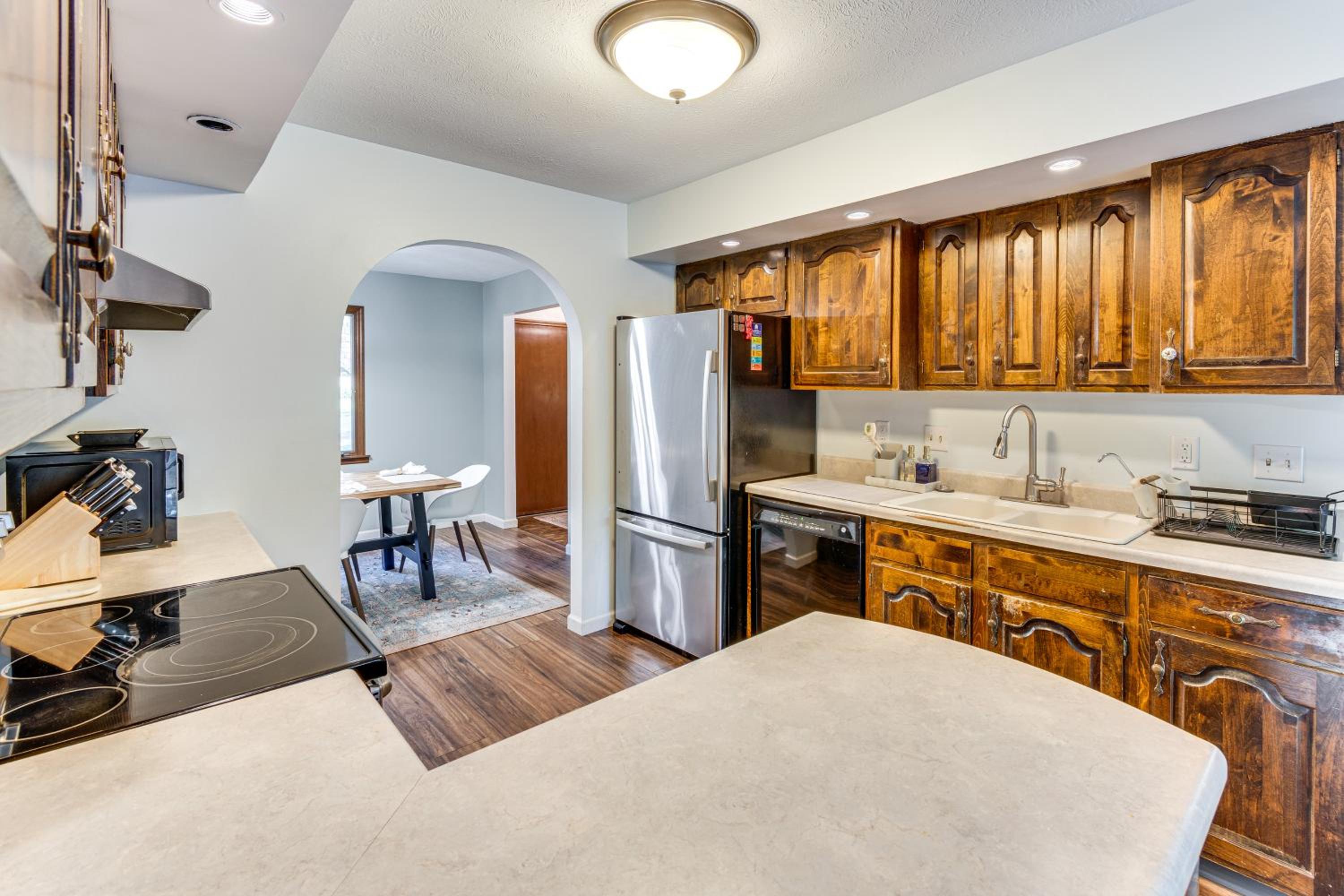4 Mi to Capitol Spacious Springfield Home with Deck