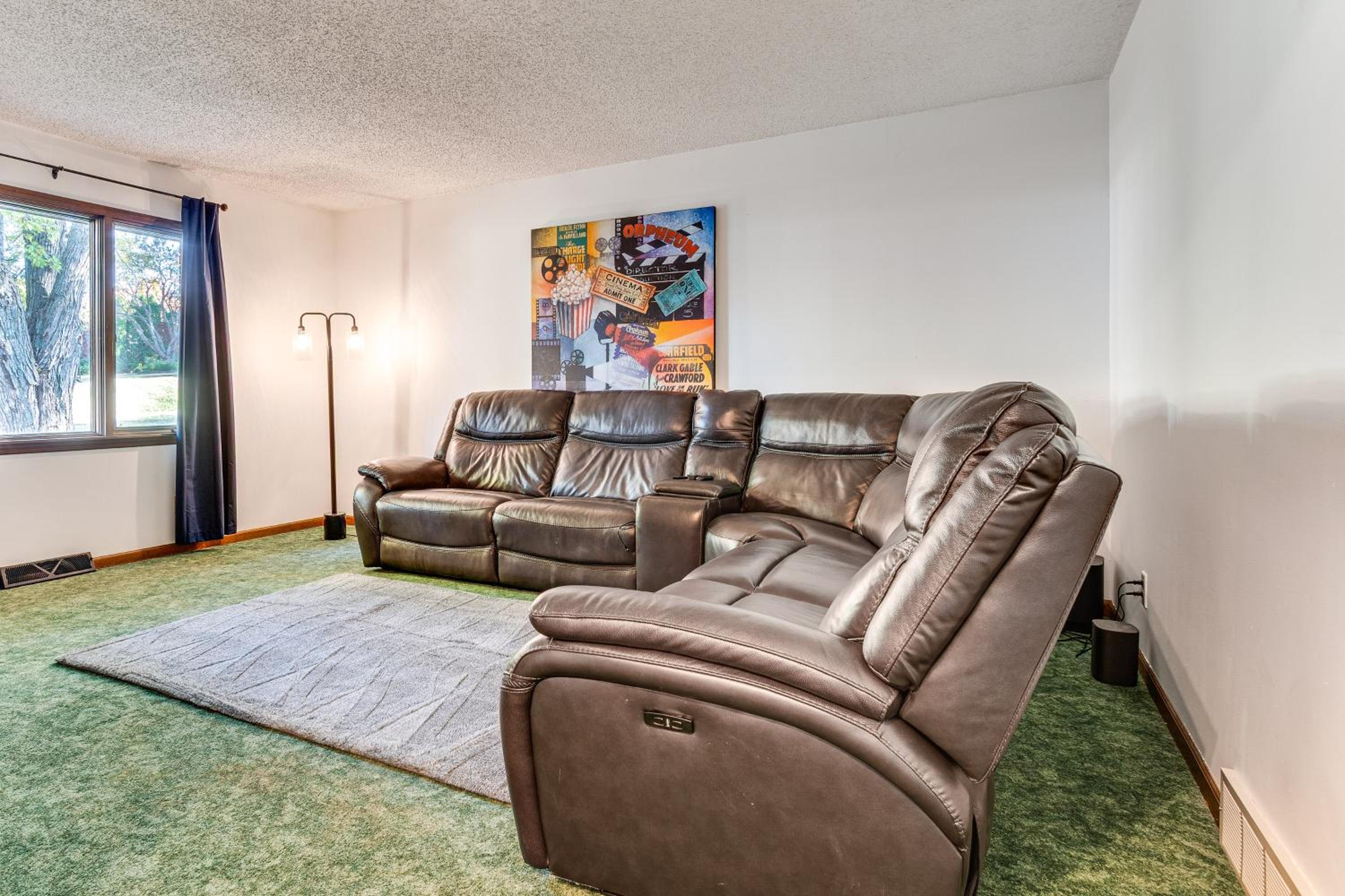 4 Mi to Capitol Spacious Springfield Home with Deck