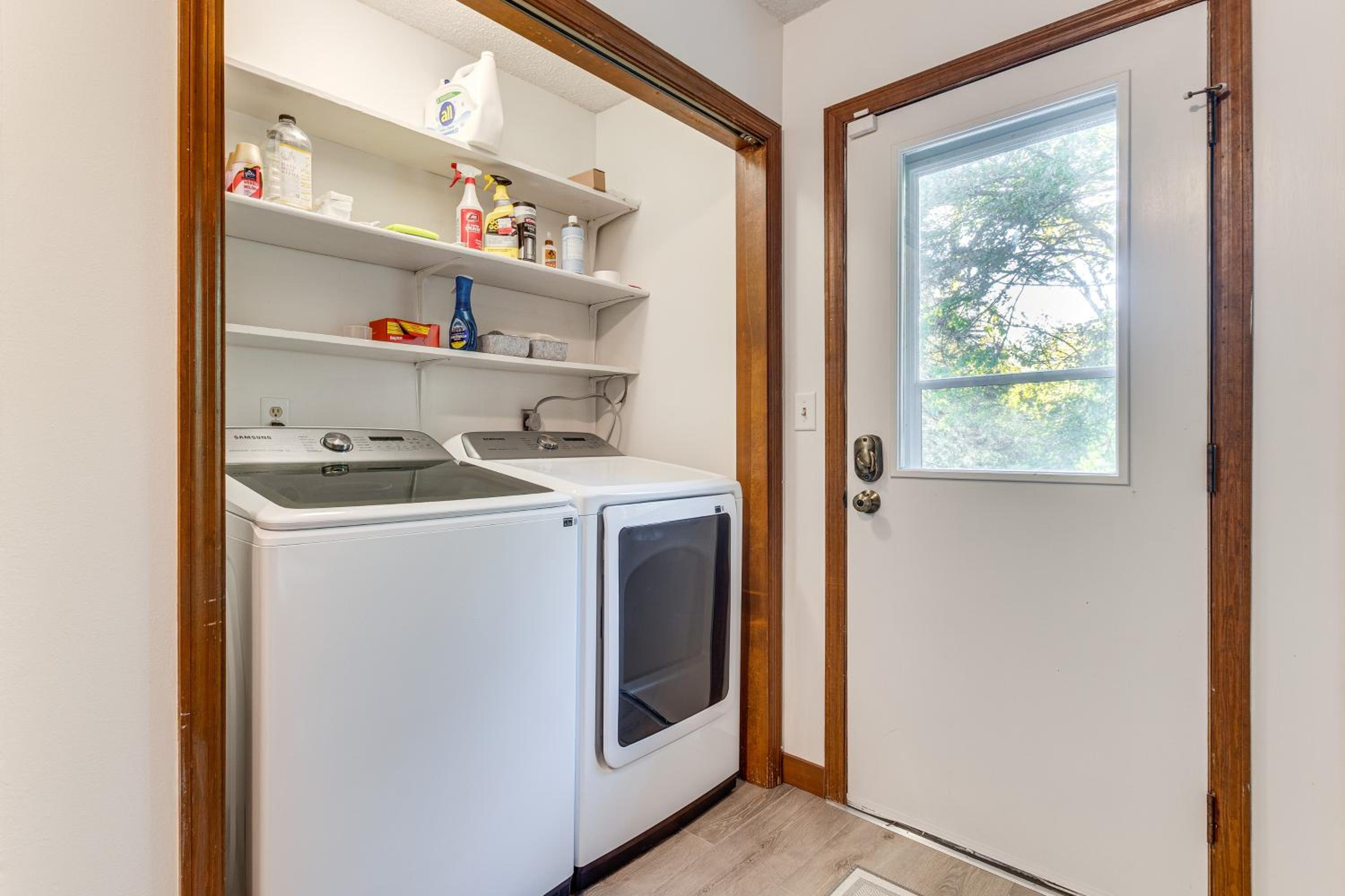 4 Mi to Capitol Spacious Springfield Home with Deck