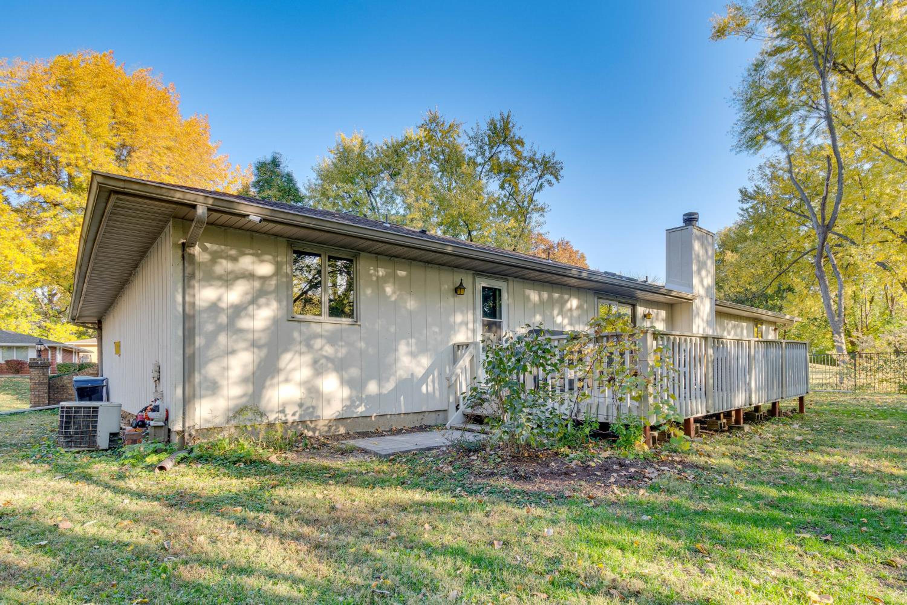 4 Mi to Capitol Spacious Springfield Home with Deck
