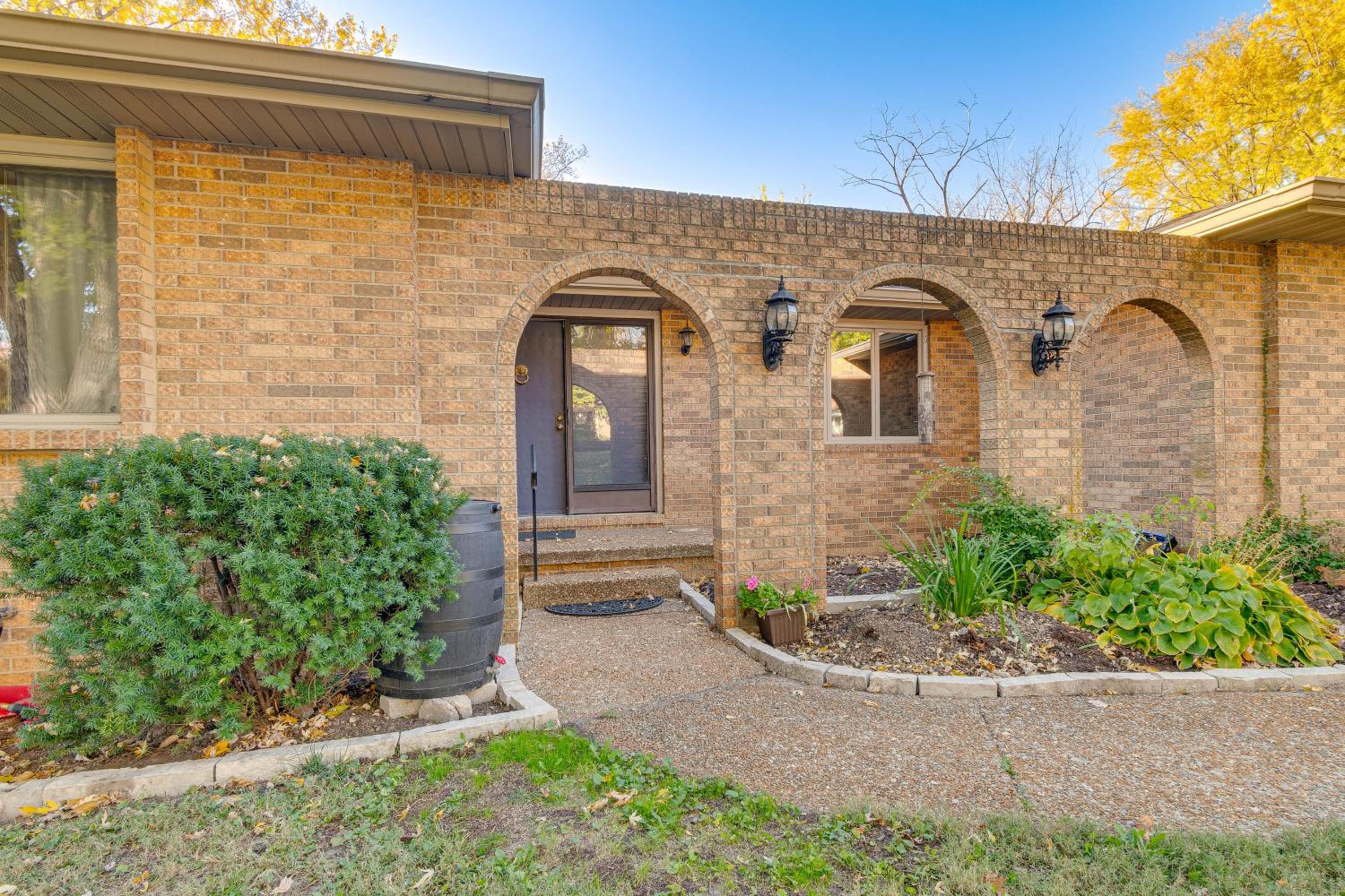 4 Mi to Capitol Spacious Springfield Home with Deck