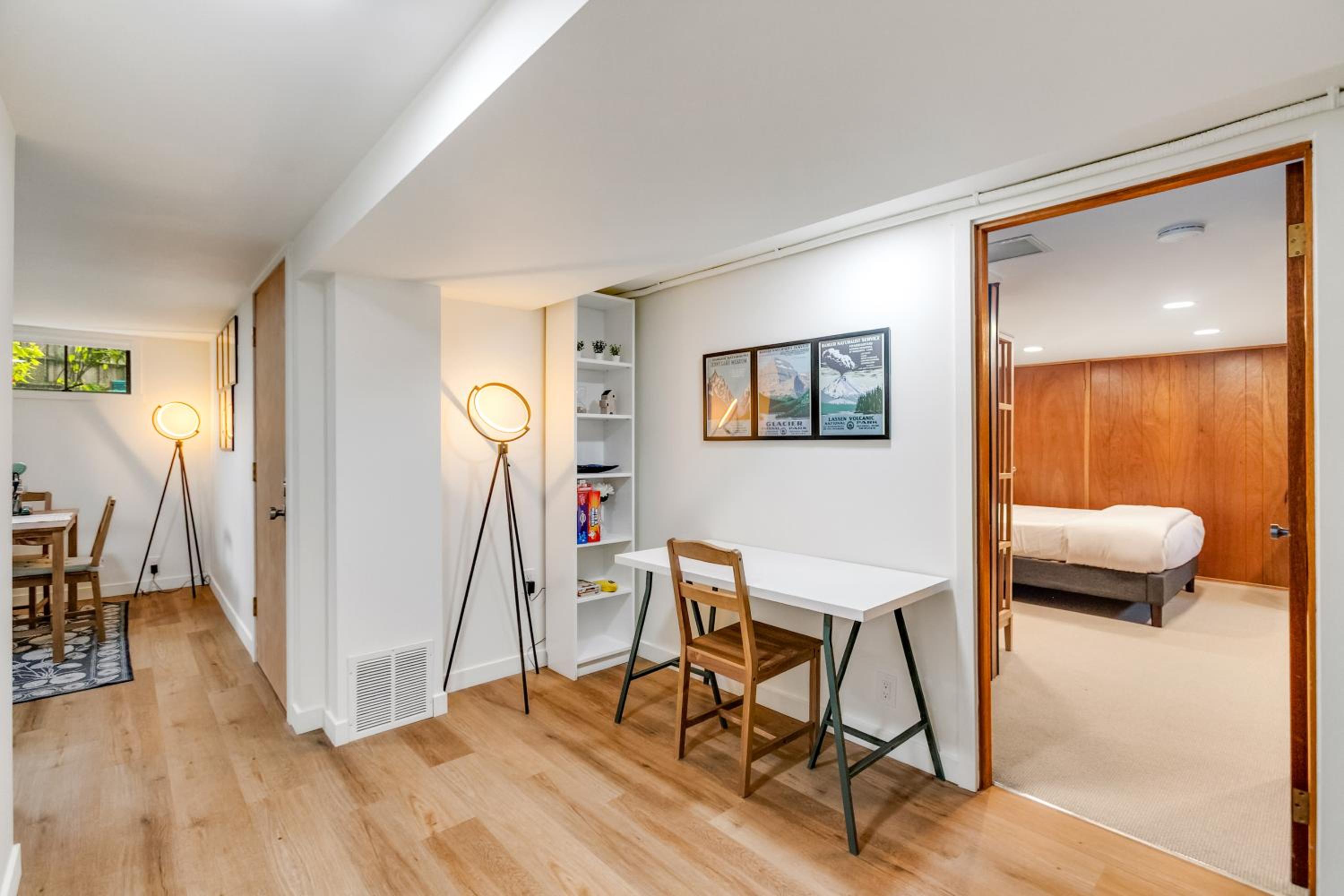 Bright 1BR Near UW & Local Parks