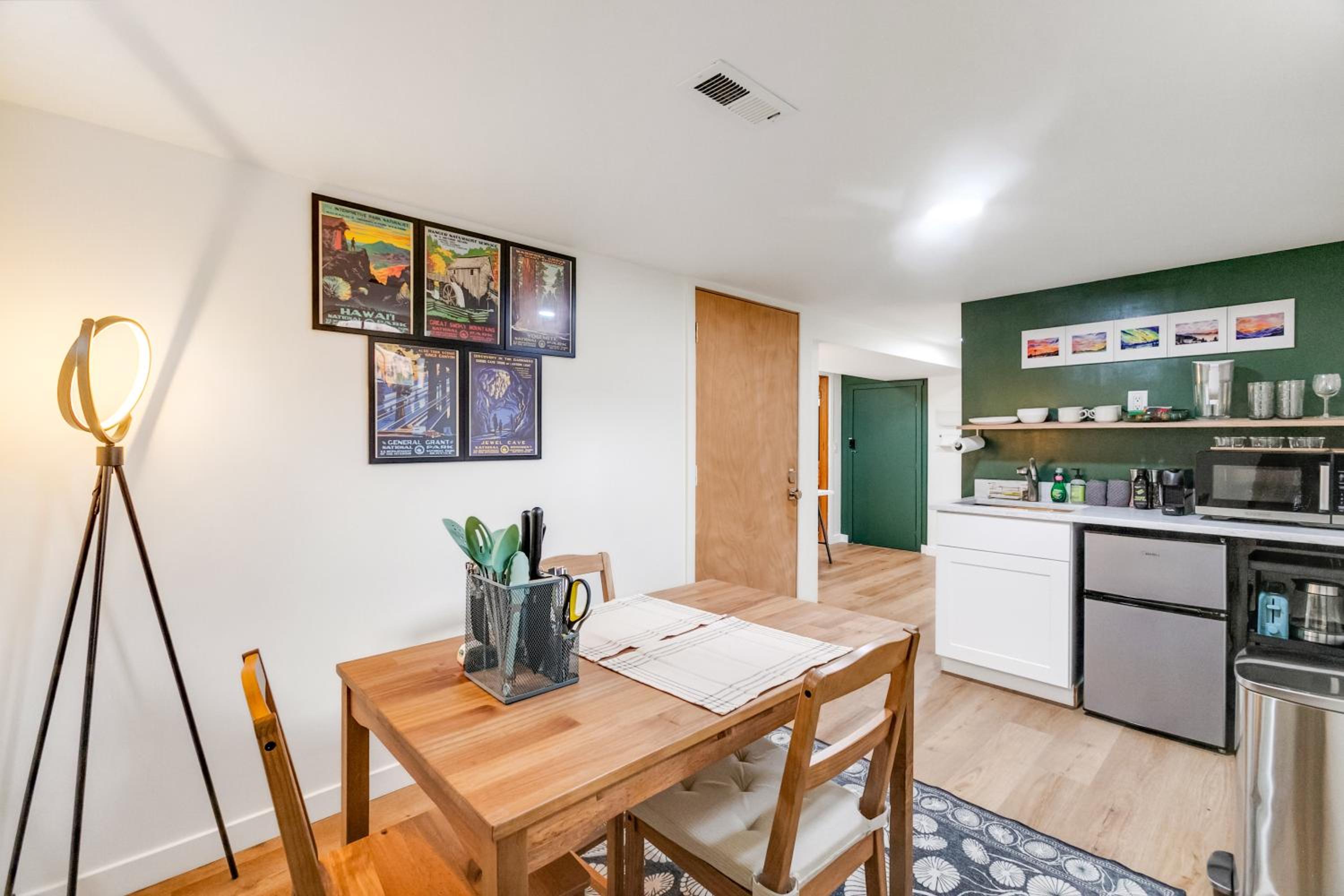 Bright 1BR Near UW & Local Parks