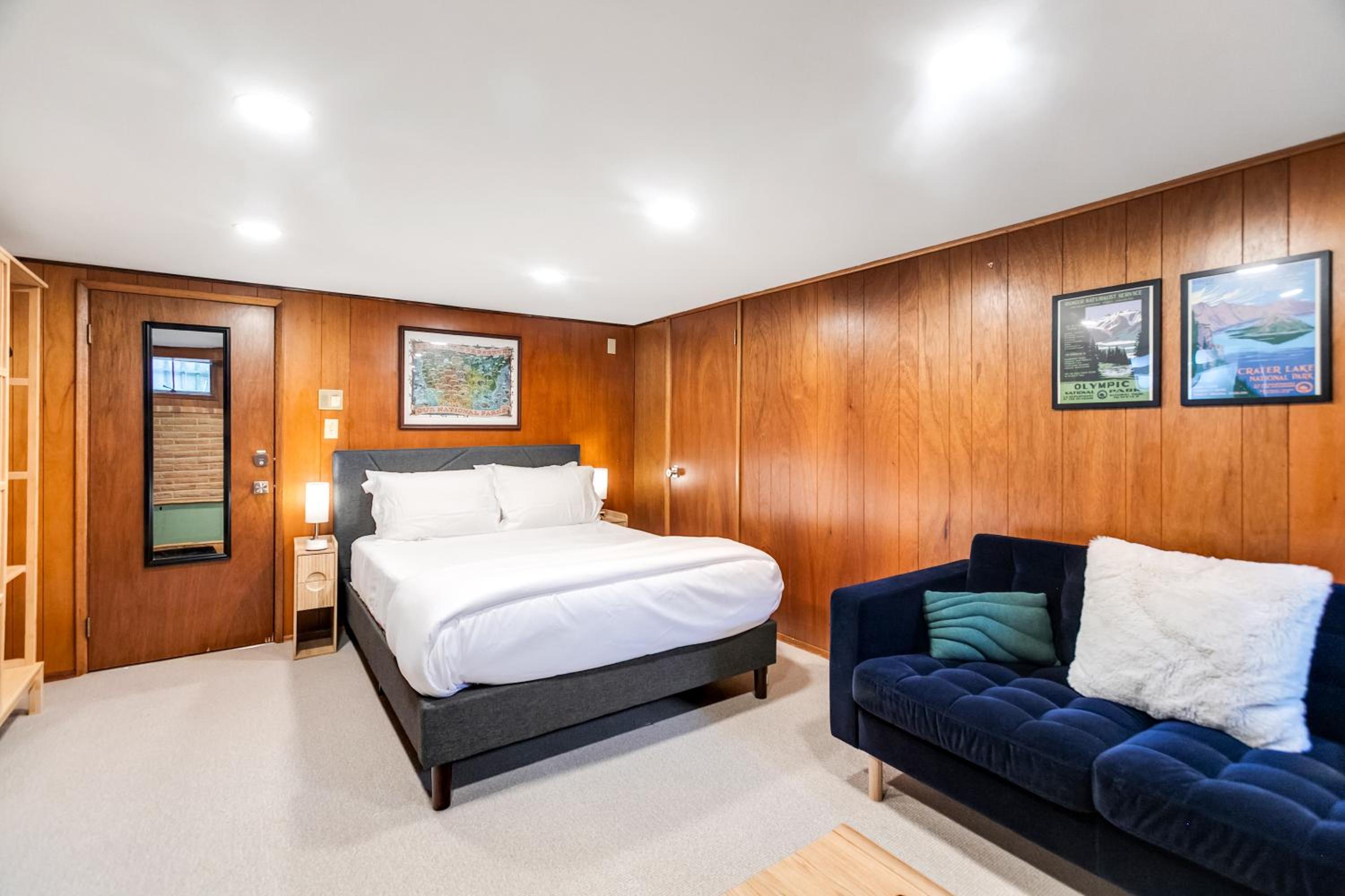 Bright 1BR Near UW & Local Parks