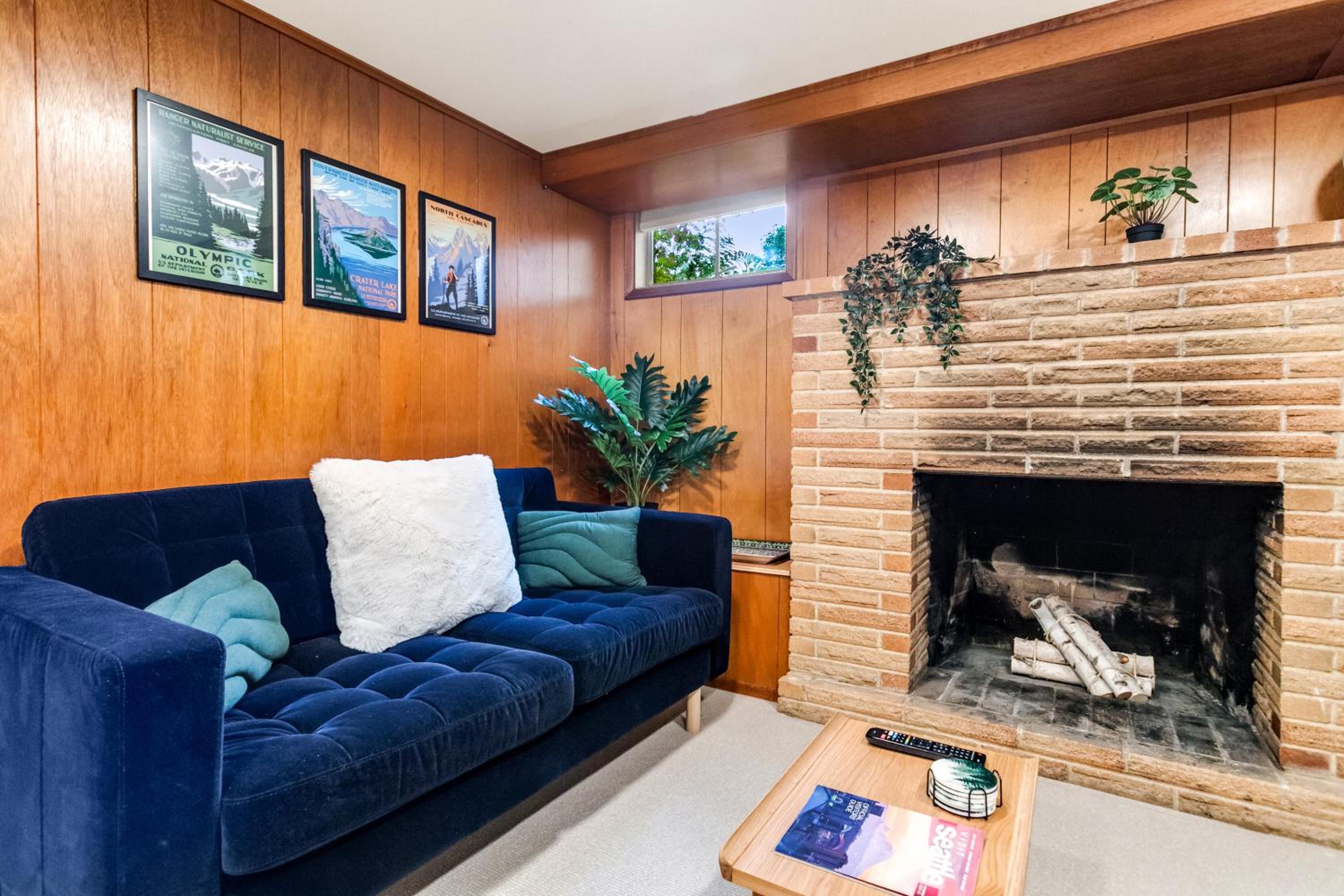 Bright 1BR Near UW & Local Parks