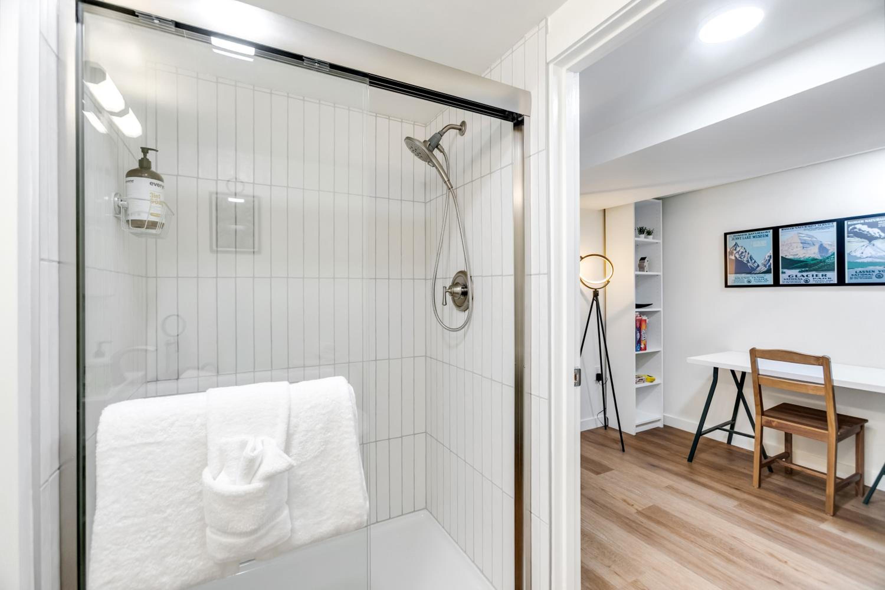 Bright 1BR Near UW & Local Parks