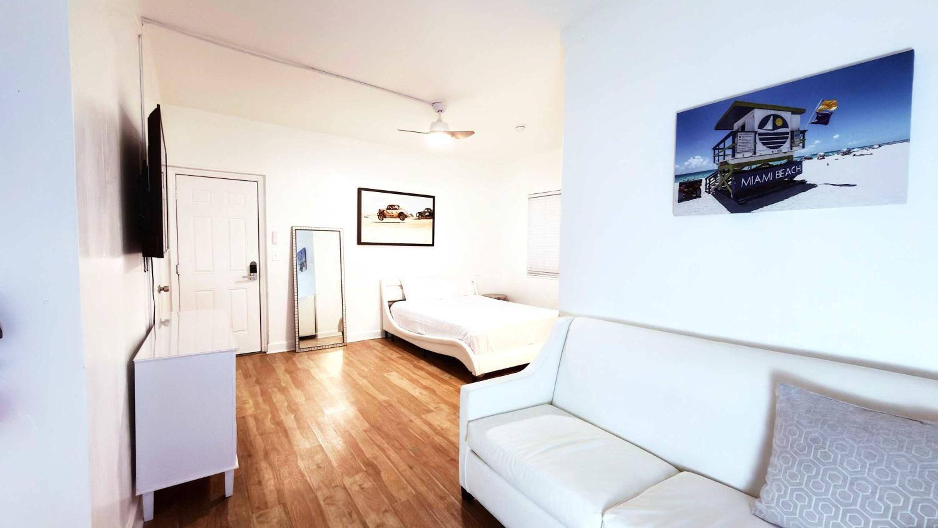 2BR Beach Apartment in Prime Miami Location