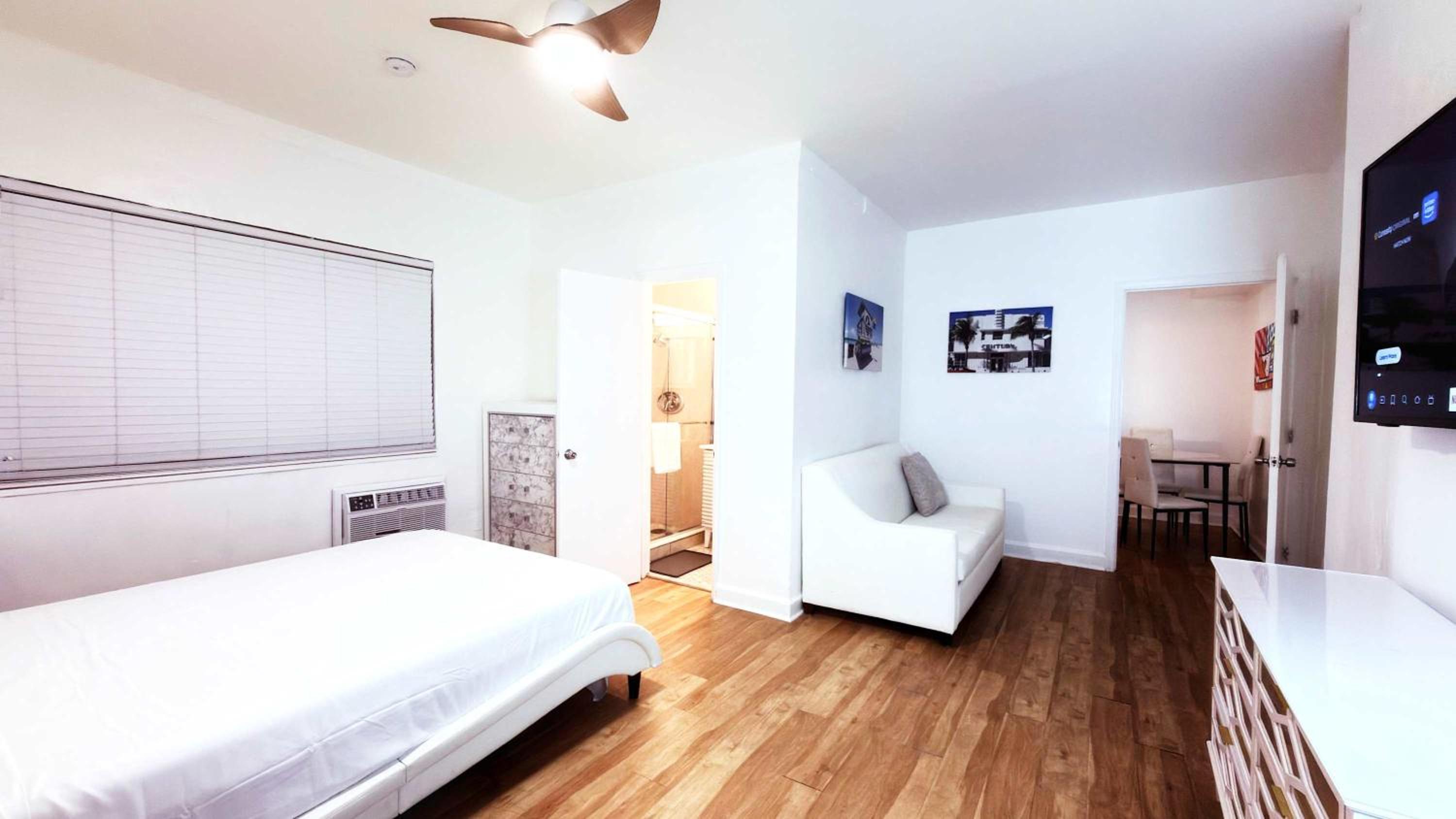 2BR Beach Apartment in Prime Miami Location