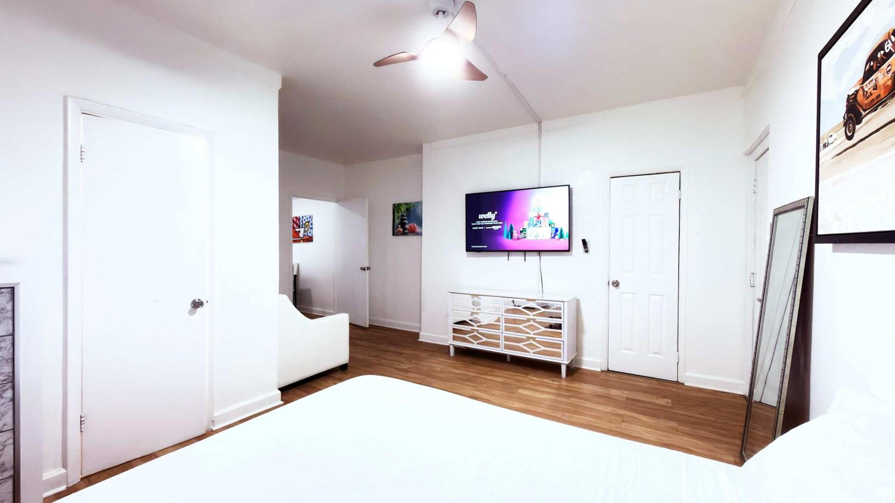2BR Beach Apartment in Prime Miami Location