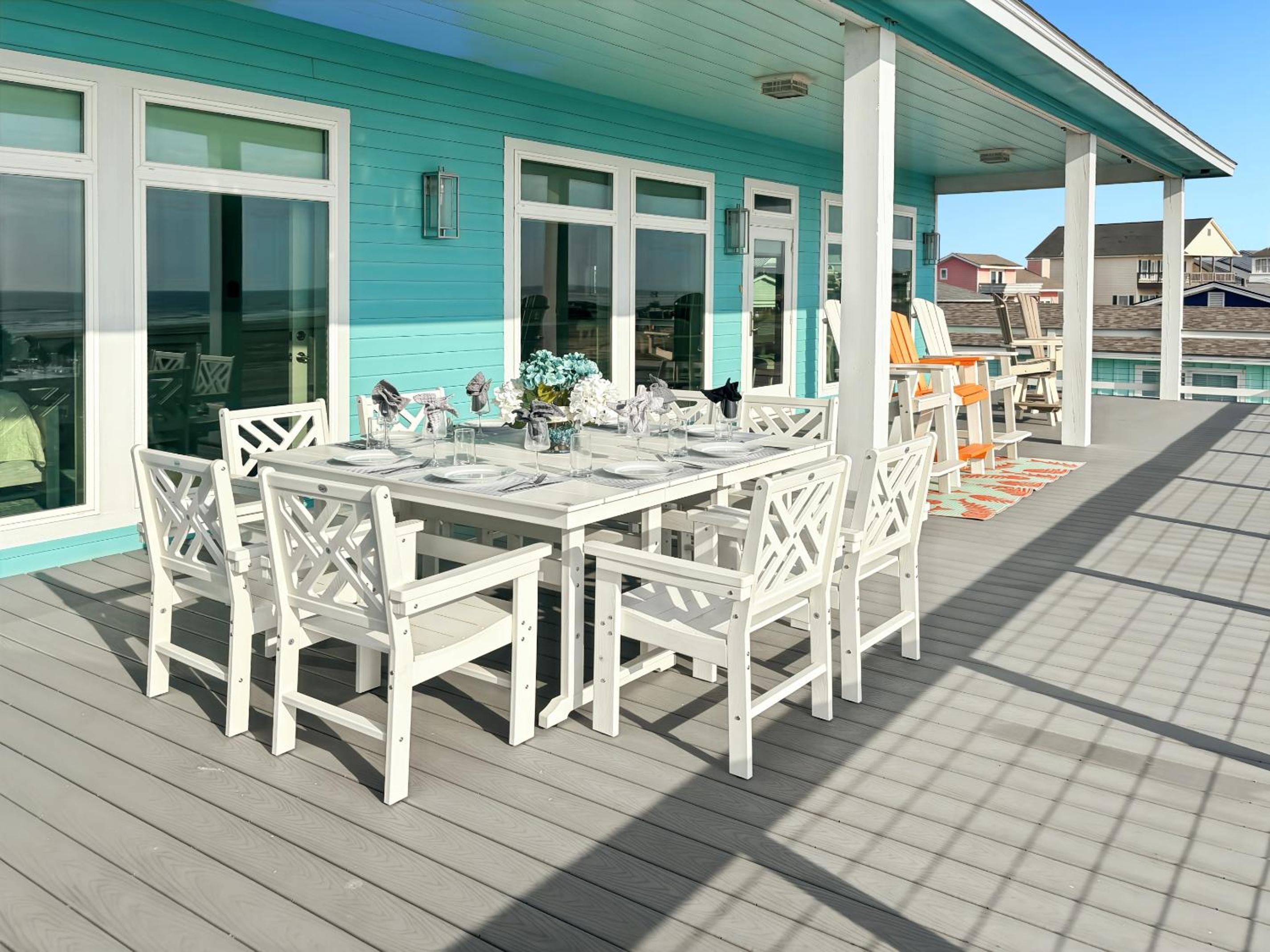 Beachfront Panoramic Gulf Views Close to Seawall