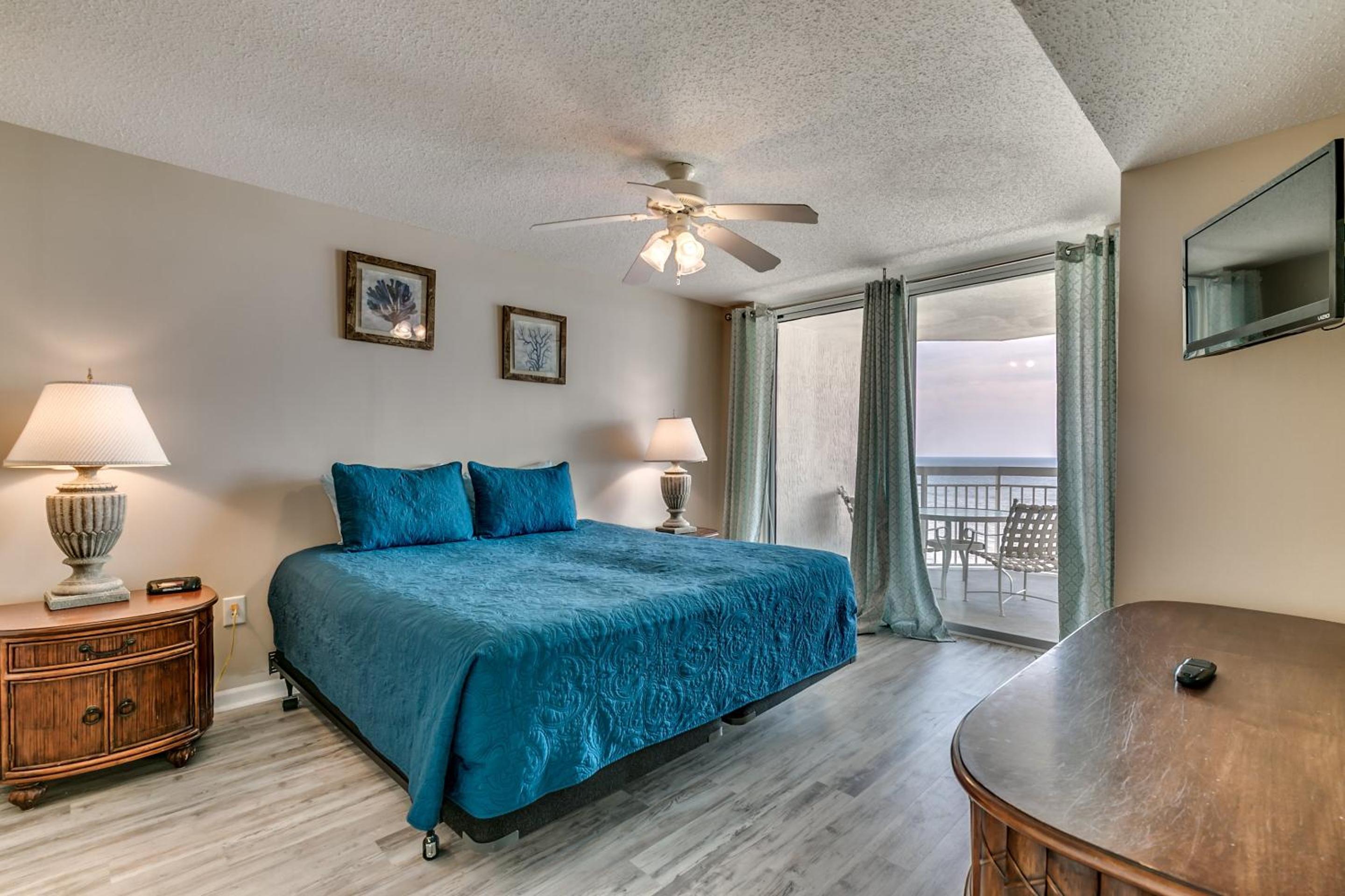 Crescent Shores N - 702