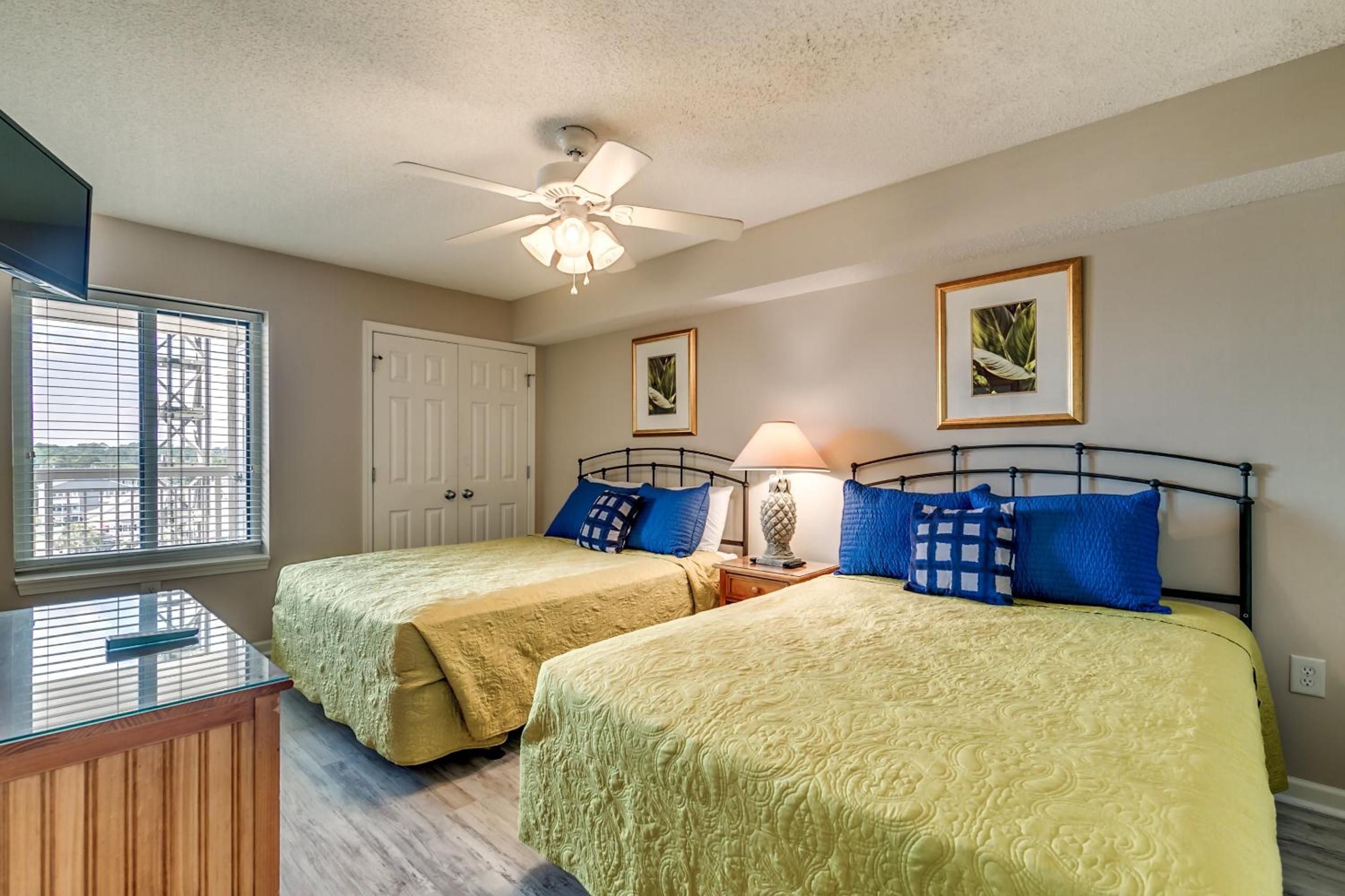 Crescent Shores N - 702