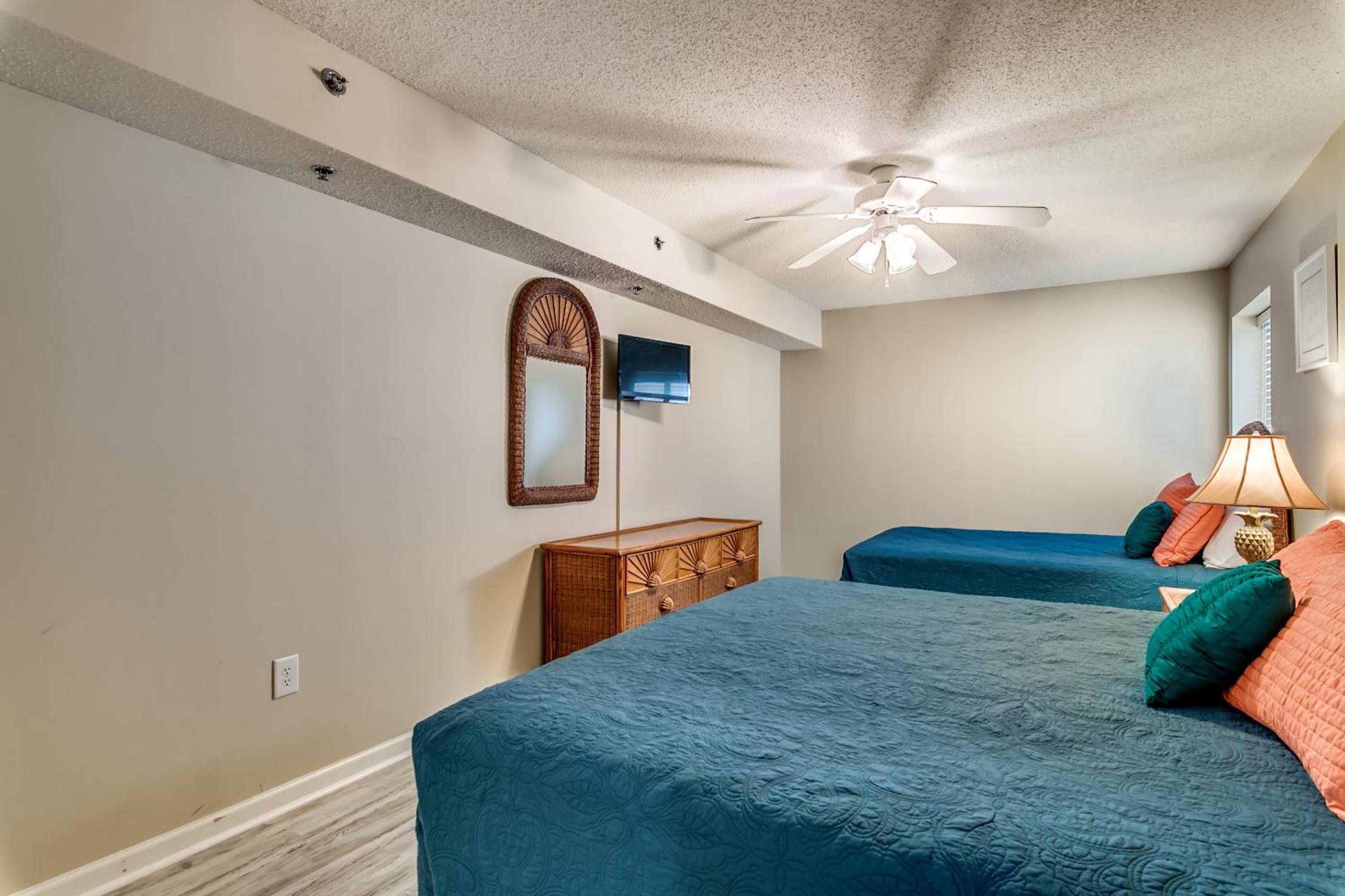 Crescent Shores N - 702