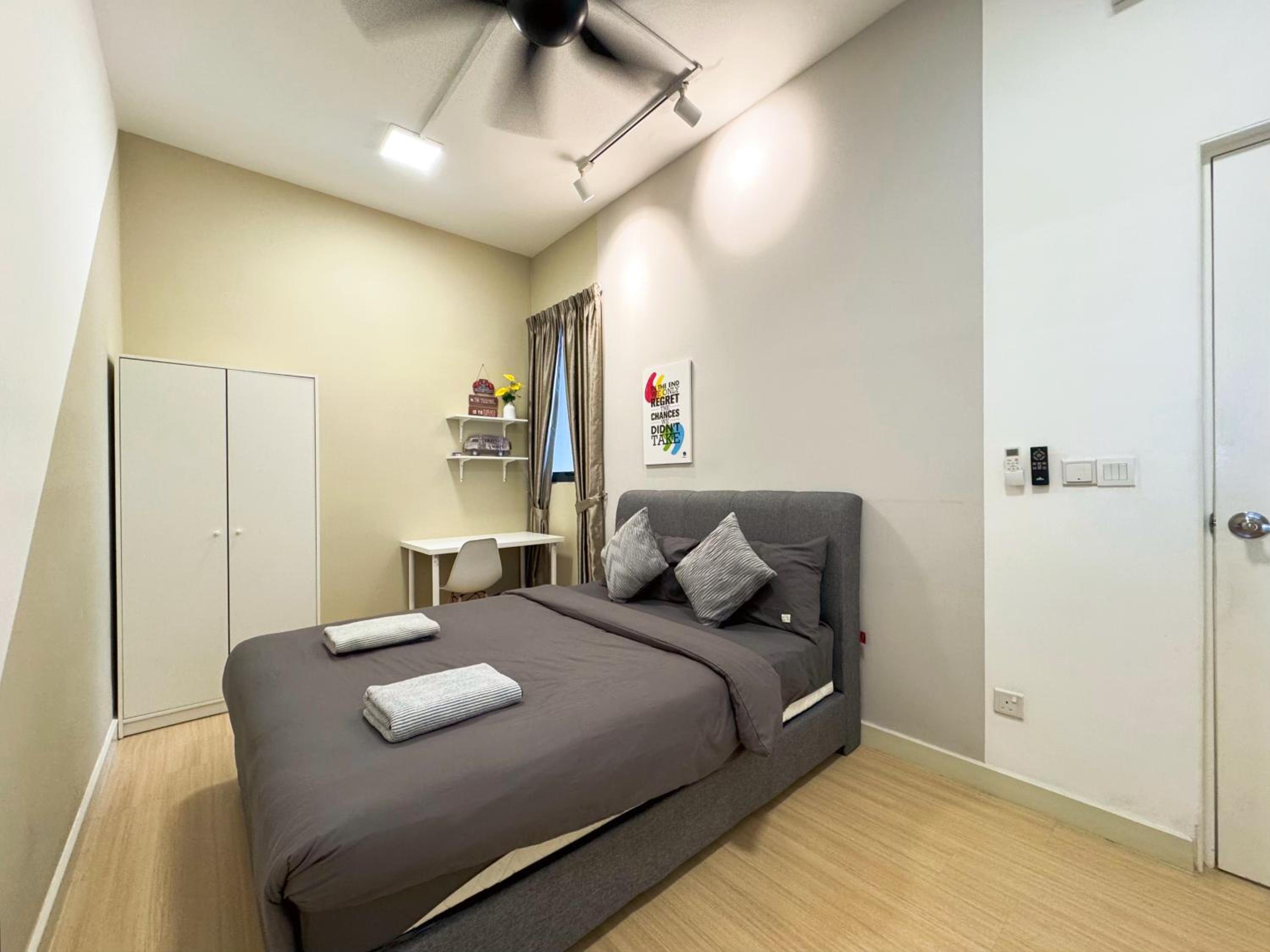 4BR KLCC View MRT 2min Free Parking Big Unit